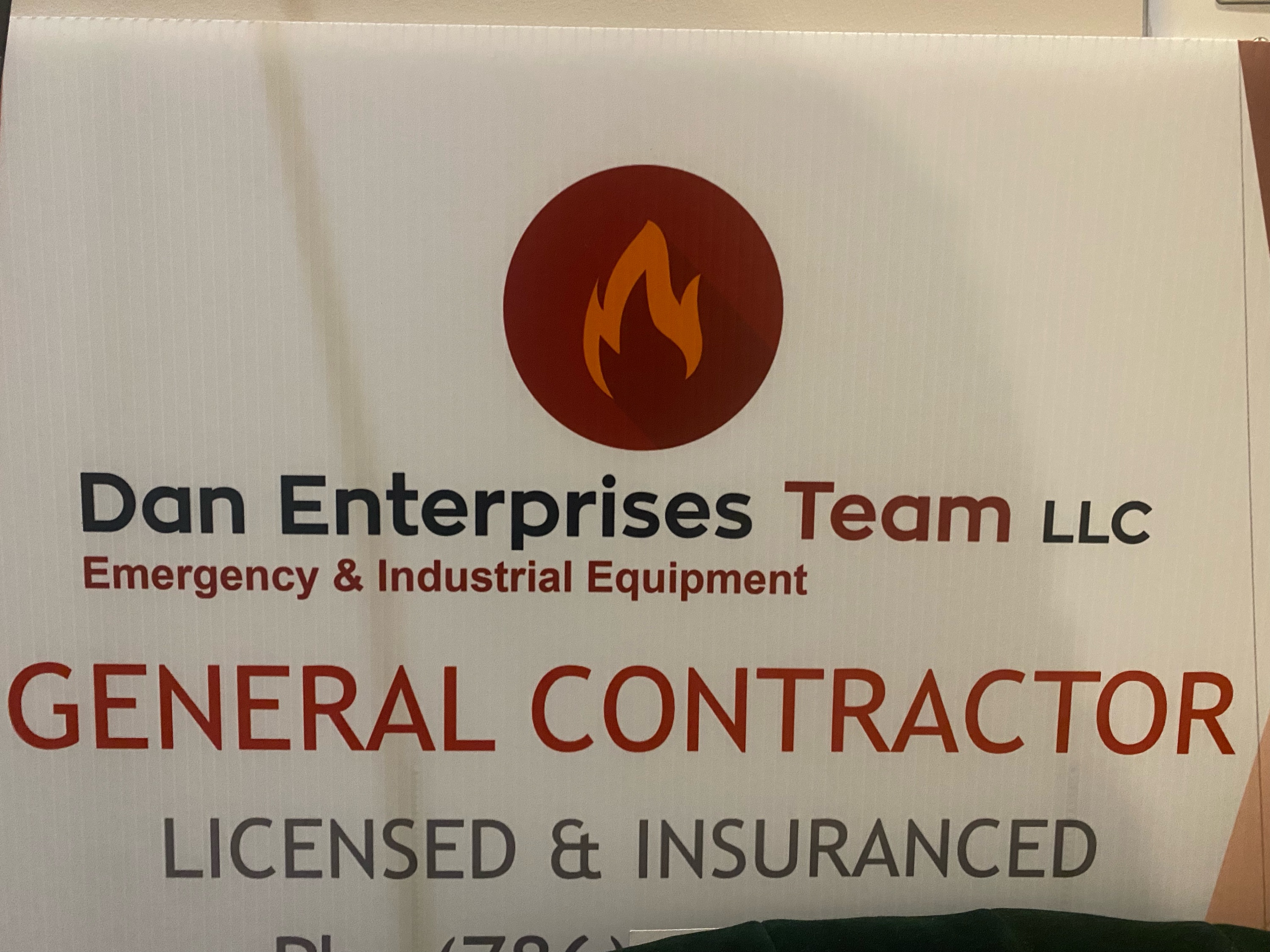 Dan Enterprises Team, LLC. Logo