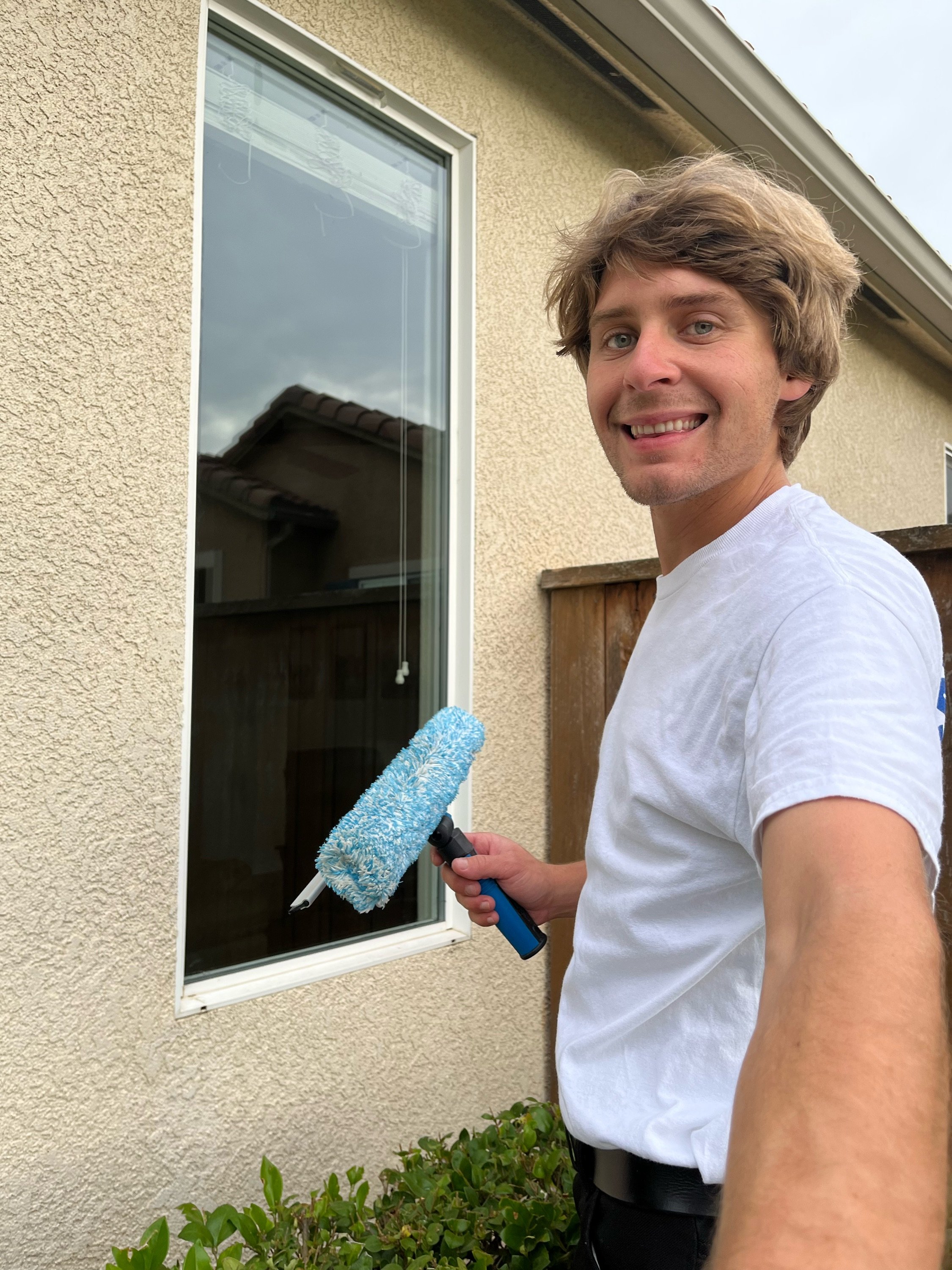 Squeaky Clean Window Washing Logo