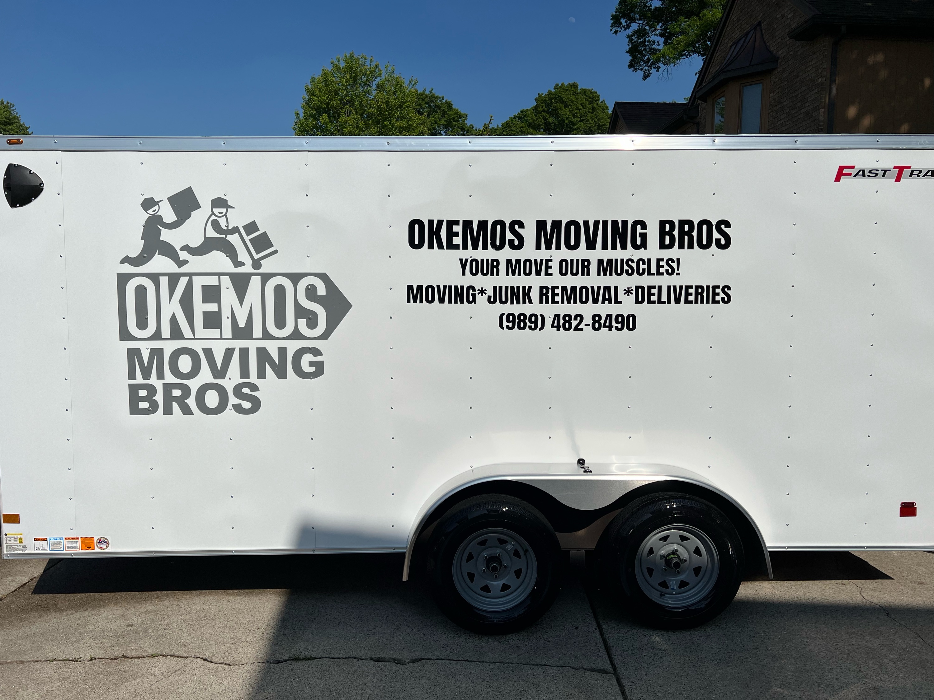 Okemos Moving Bros, LLC Logo