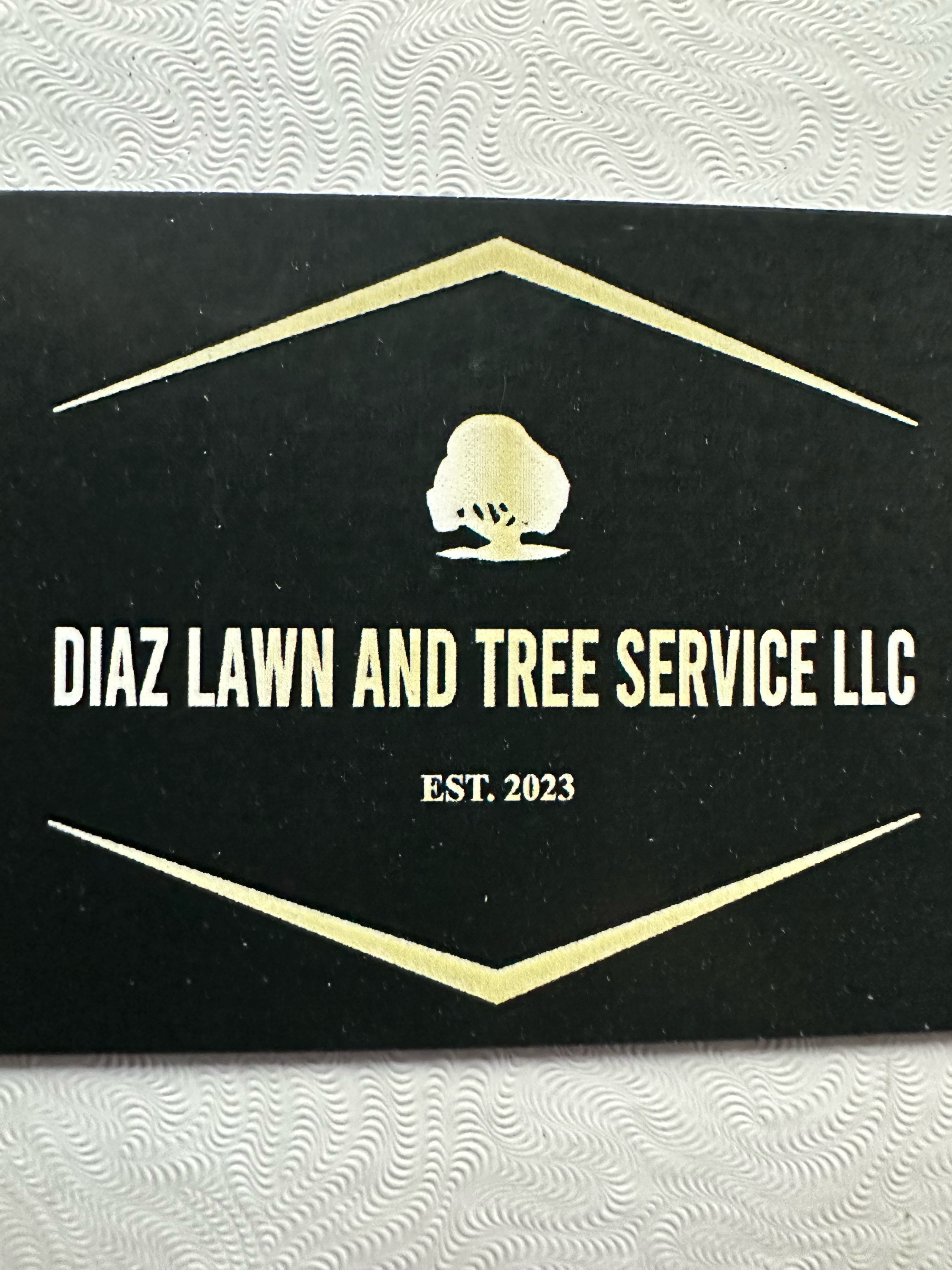 Diaz Lawn and Tree Service Logo