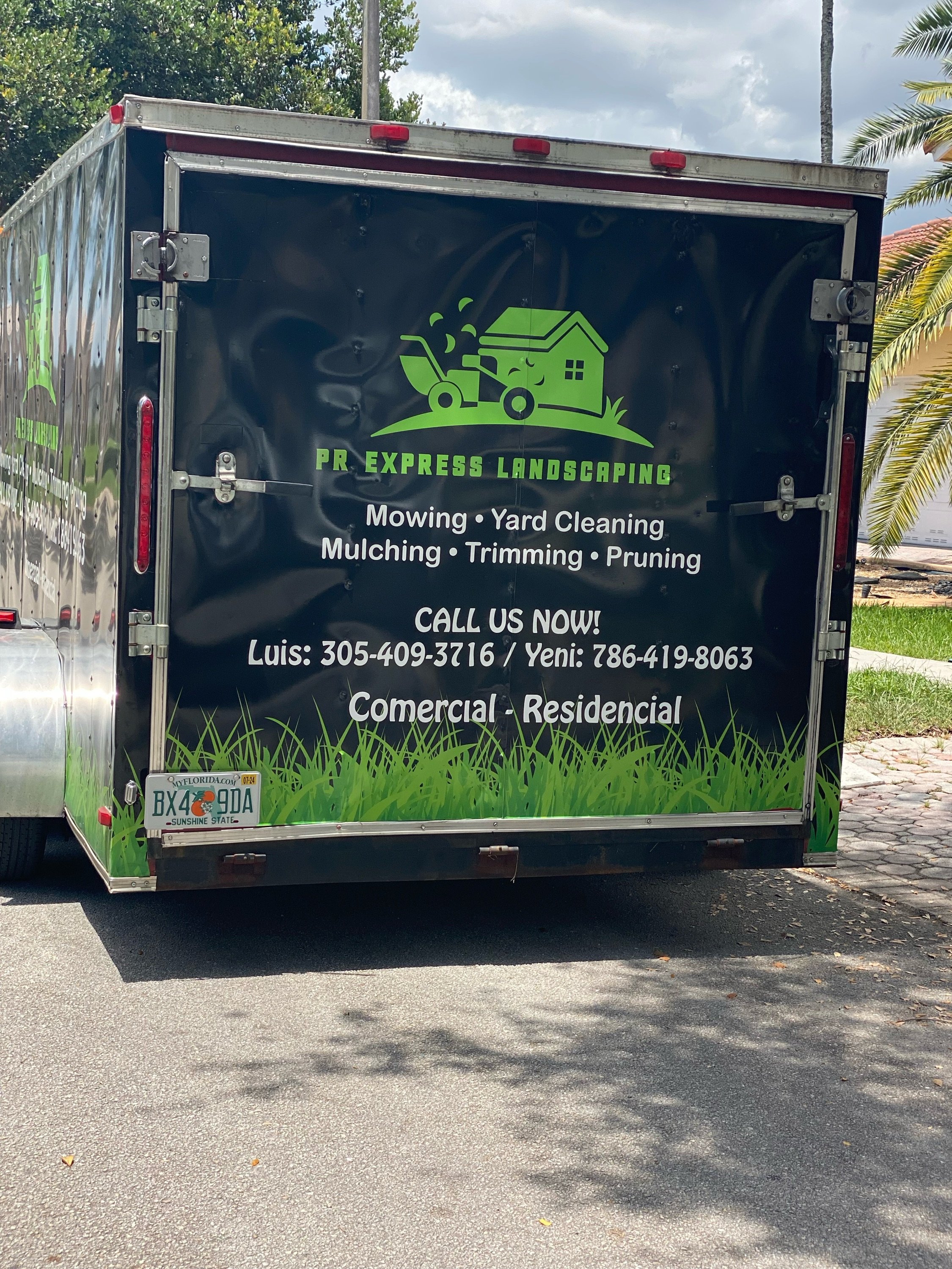 PR Express Landscaping LLC Logo