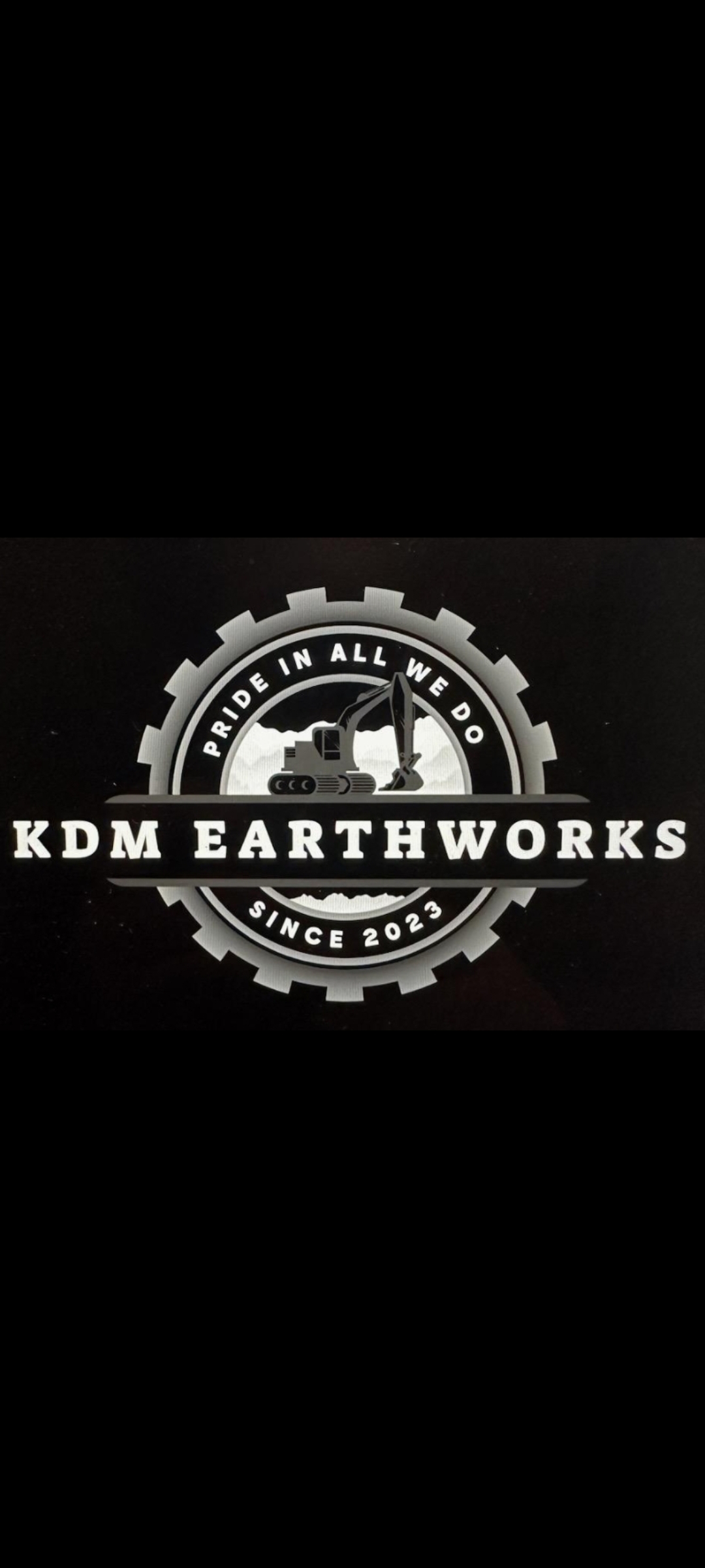 KDM Earthworks, LLC Logo