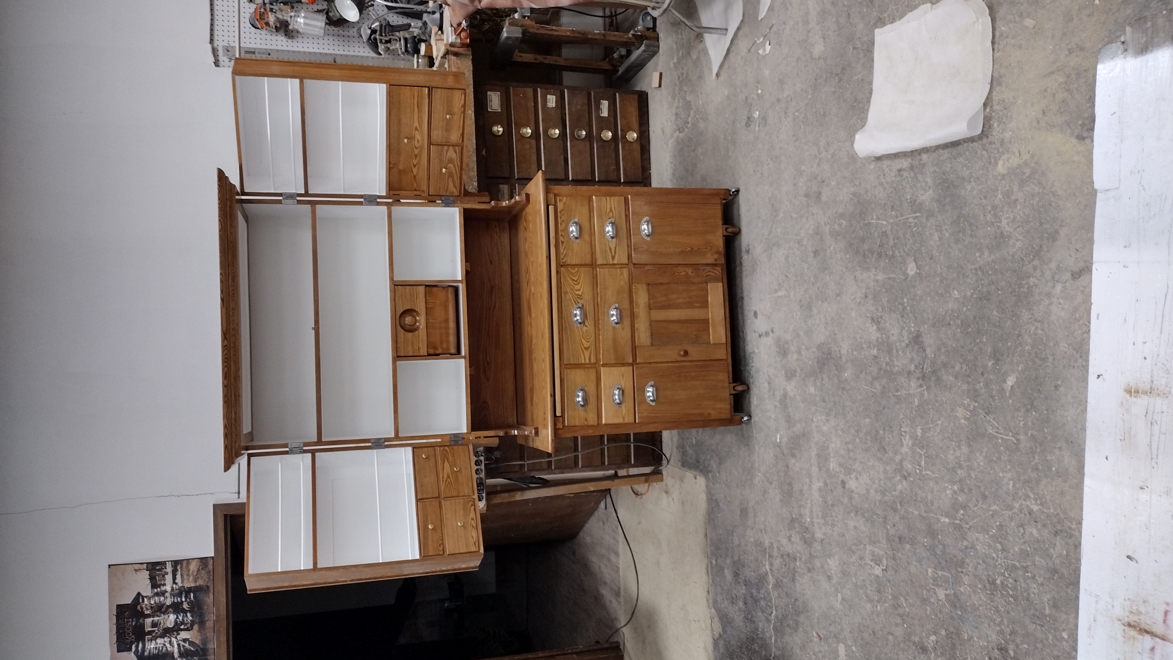 High Quality Furniture Refinishing Logo
