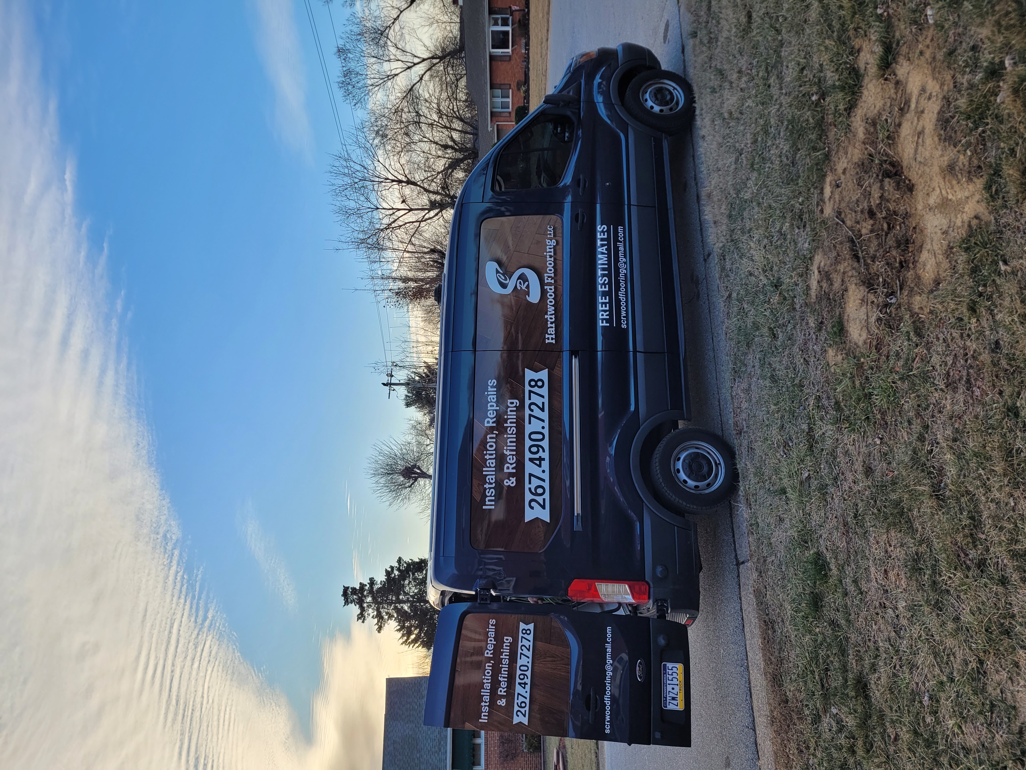 SCR Hardwood Flooring LLC Logo