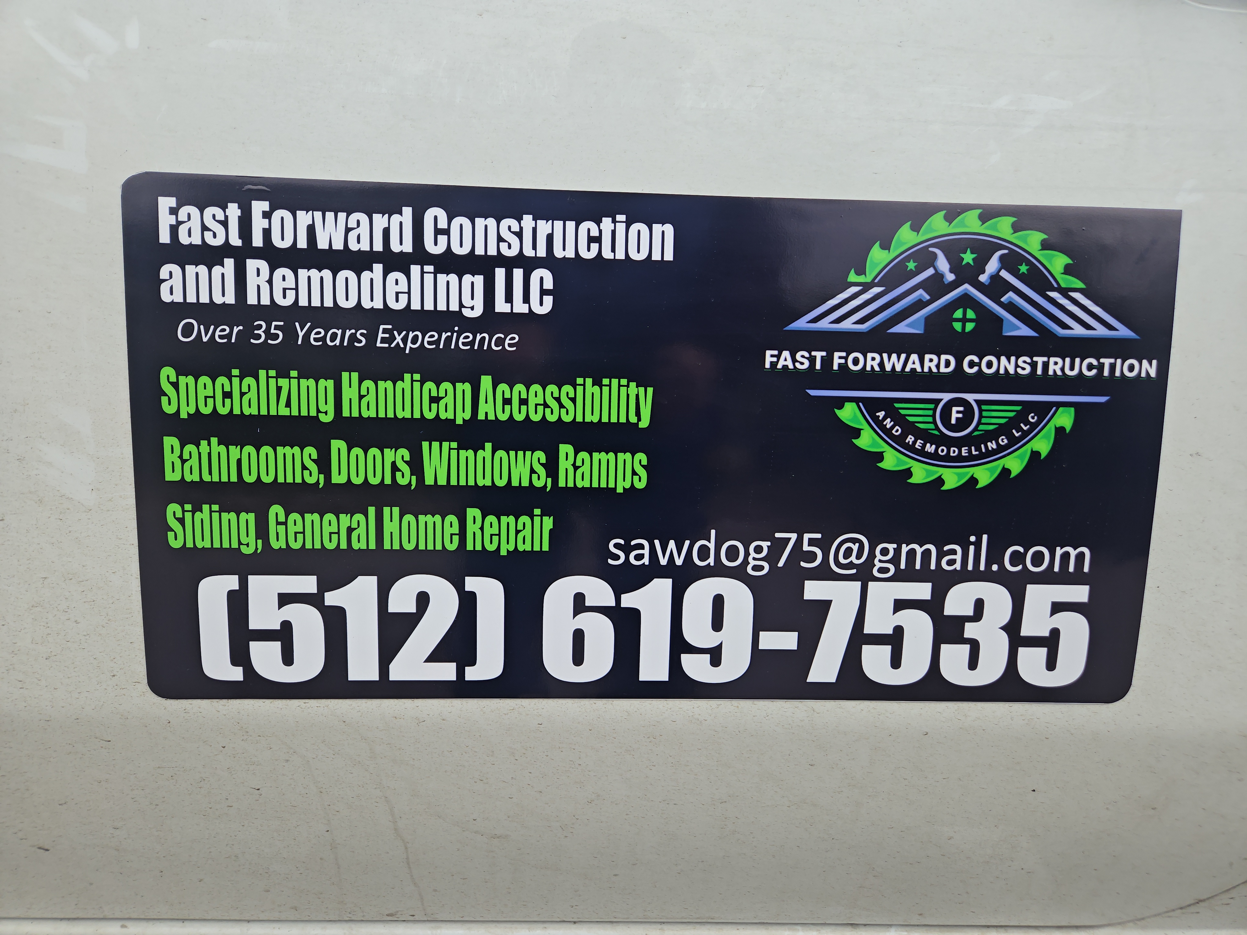 Fast Forward Construction and Remodeling, LLC Logo