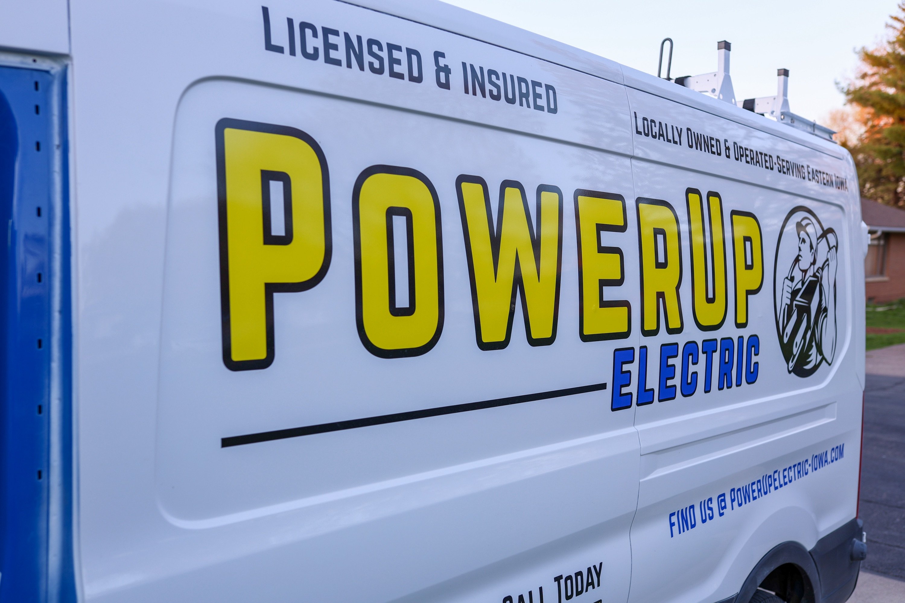 Powerup Electric Logo