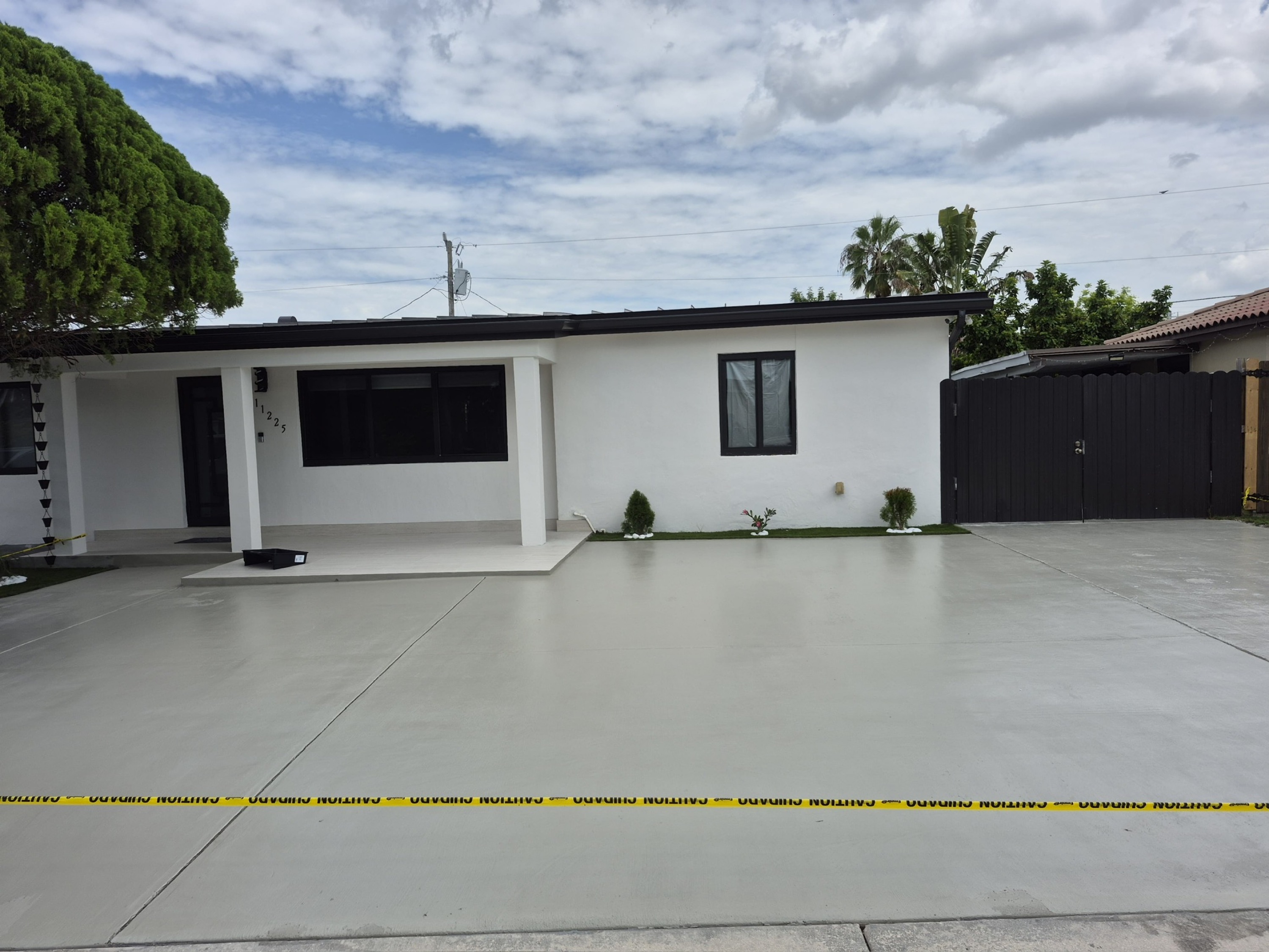 Adrian's Dreamwork Construction LLC Logo