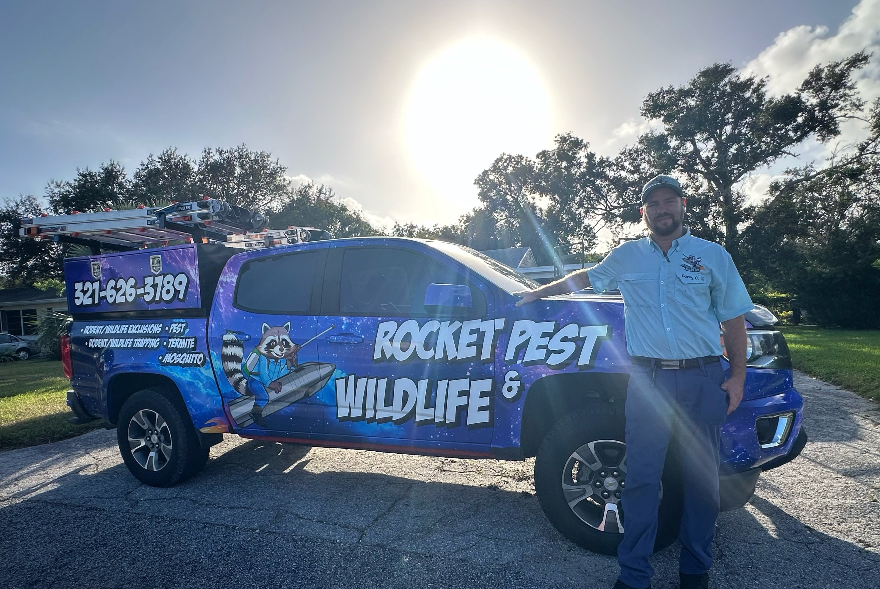 ROCKET PEST AND WILDLIFE LLC Logo