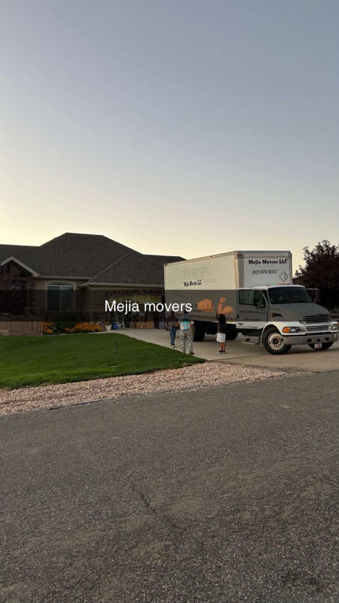 Mejia Movers LLC Logo