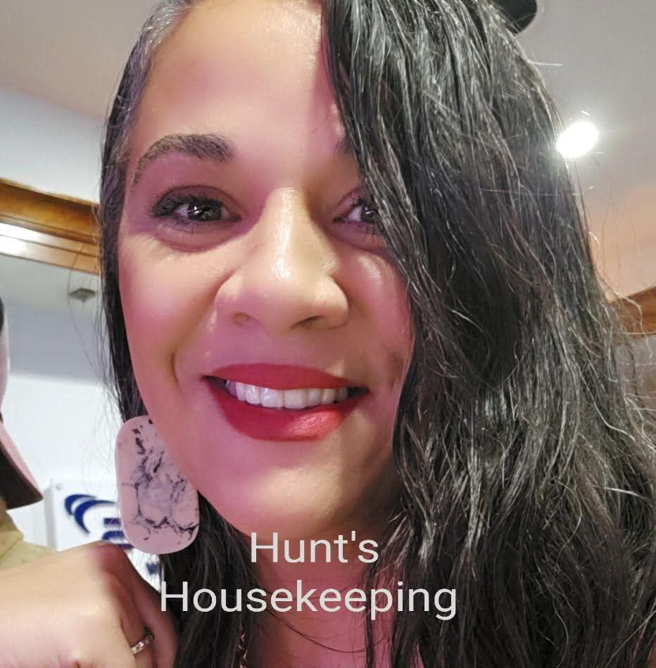 Hunt's Housekeeping Logo