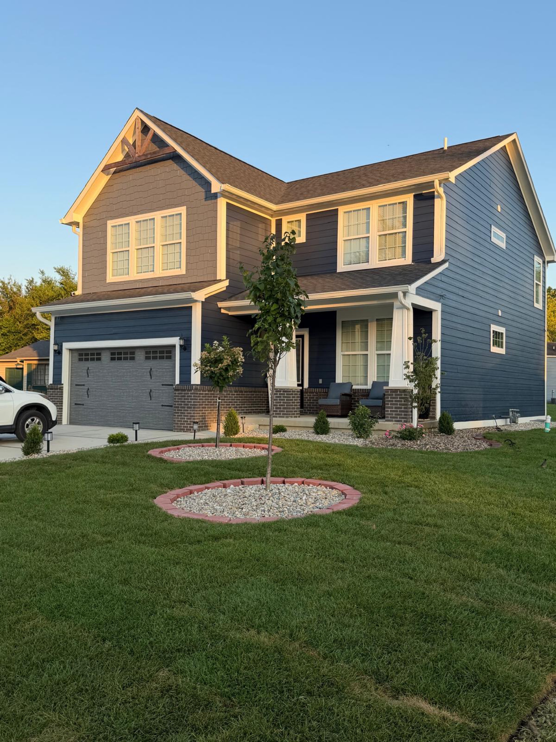 A&R HOME AND GARDEN PLUS SERVICES LLC Logo