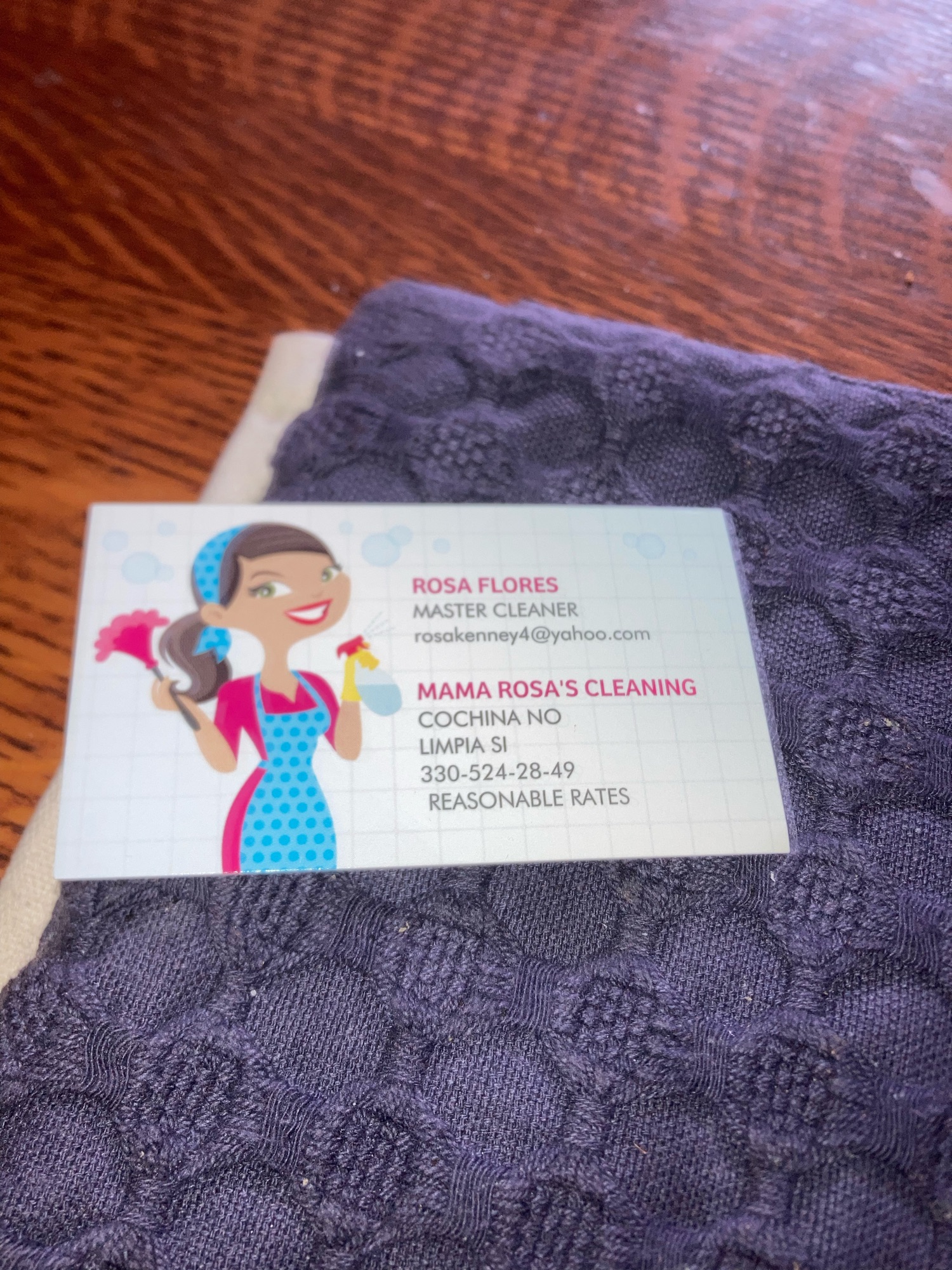 Mama Rosa's Cleaning Logo