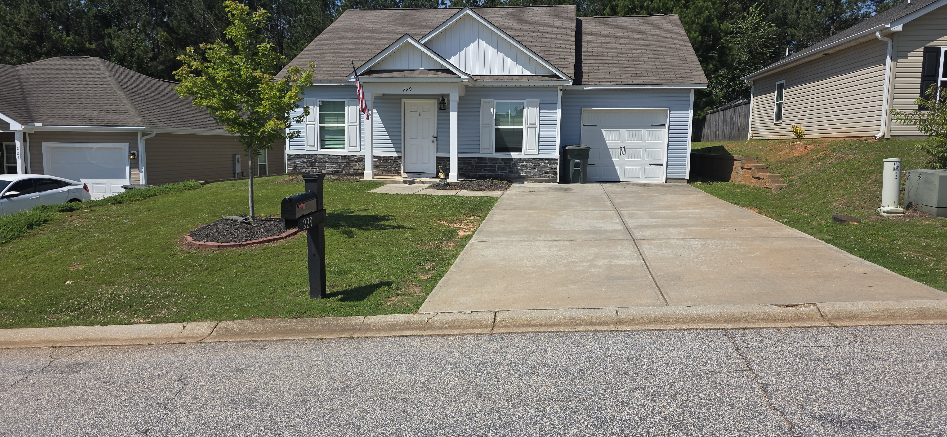 Laymill lawncare Logo
