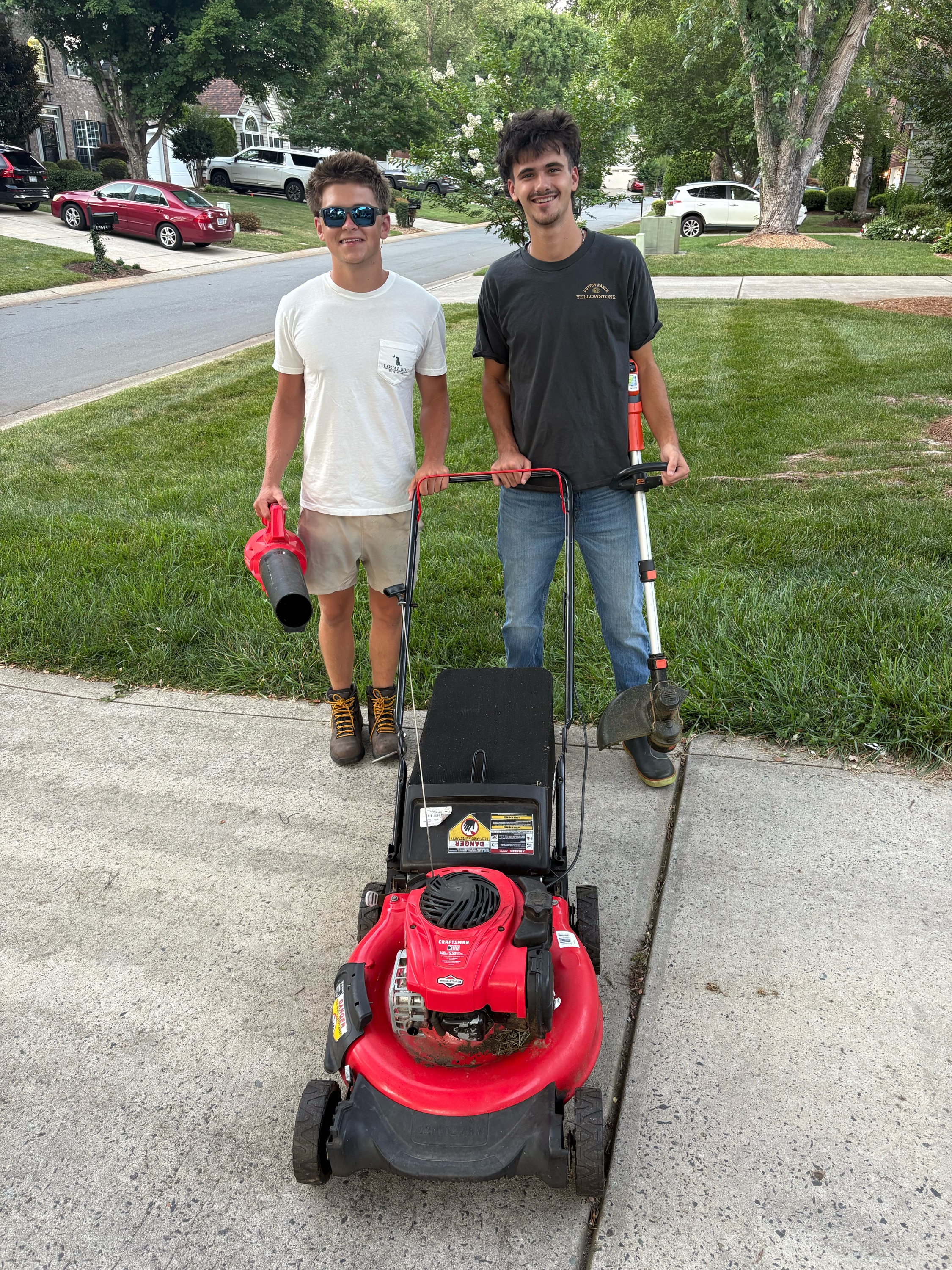 BR Lawncare Logo