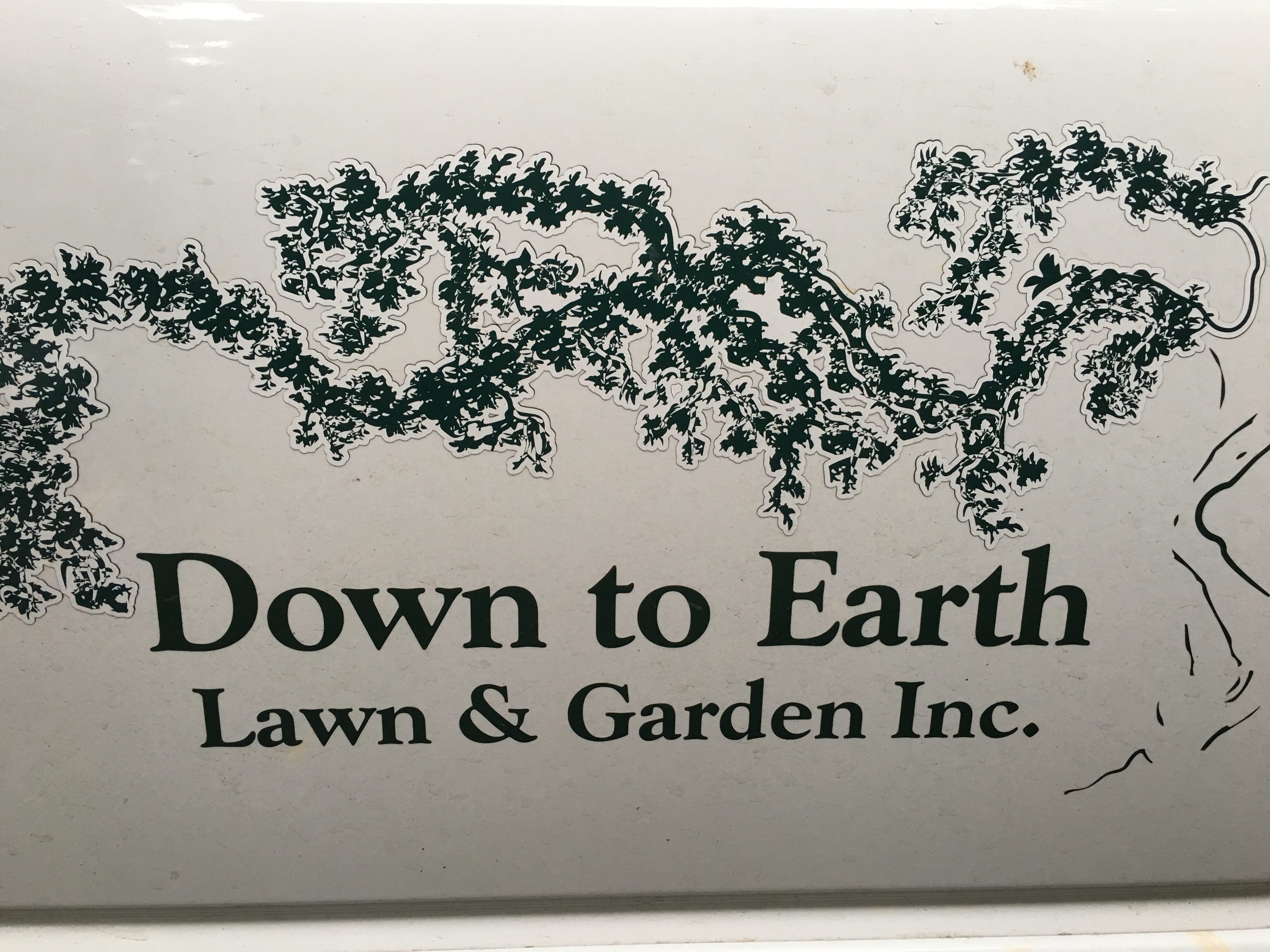 Down To Earth Lawn & Garden, Inc. Logo