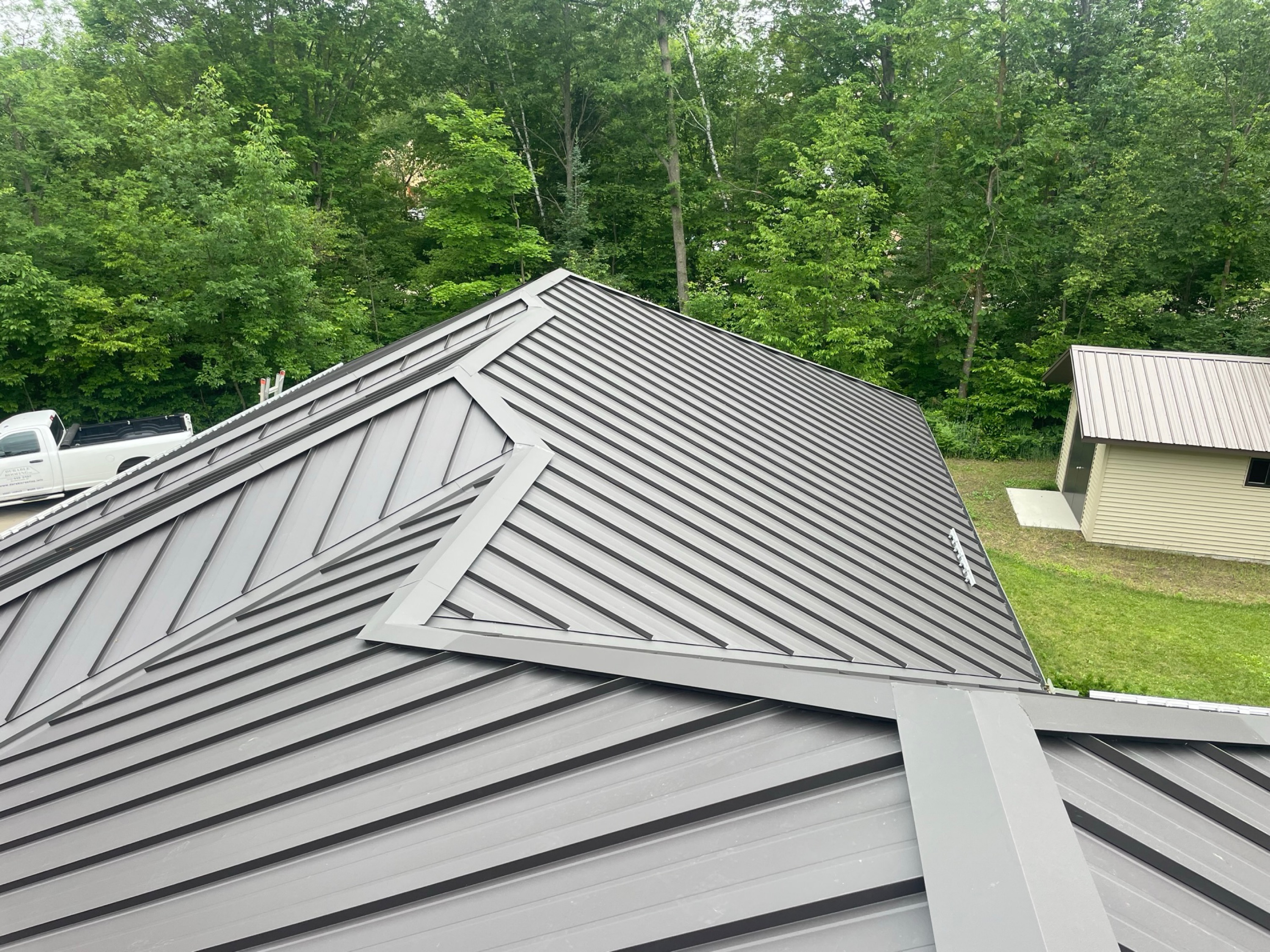 Durable Roofing Logo