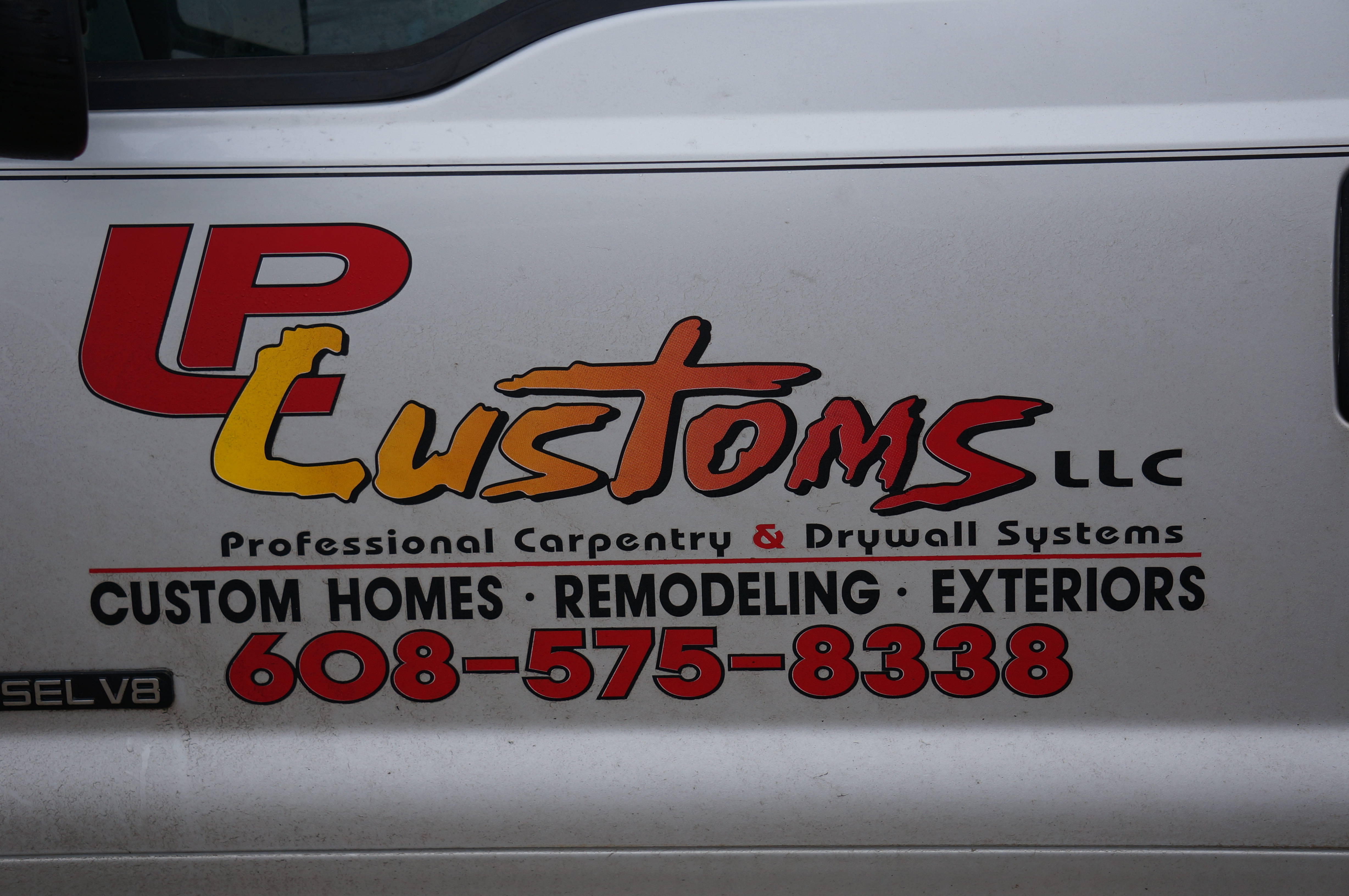 LP Customs, LLC Logo