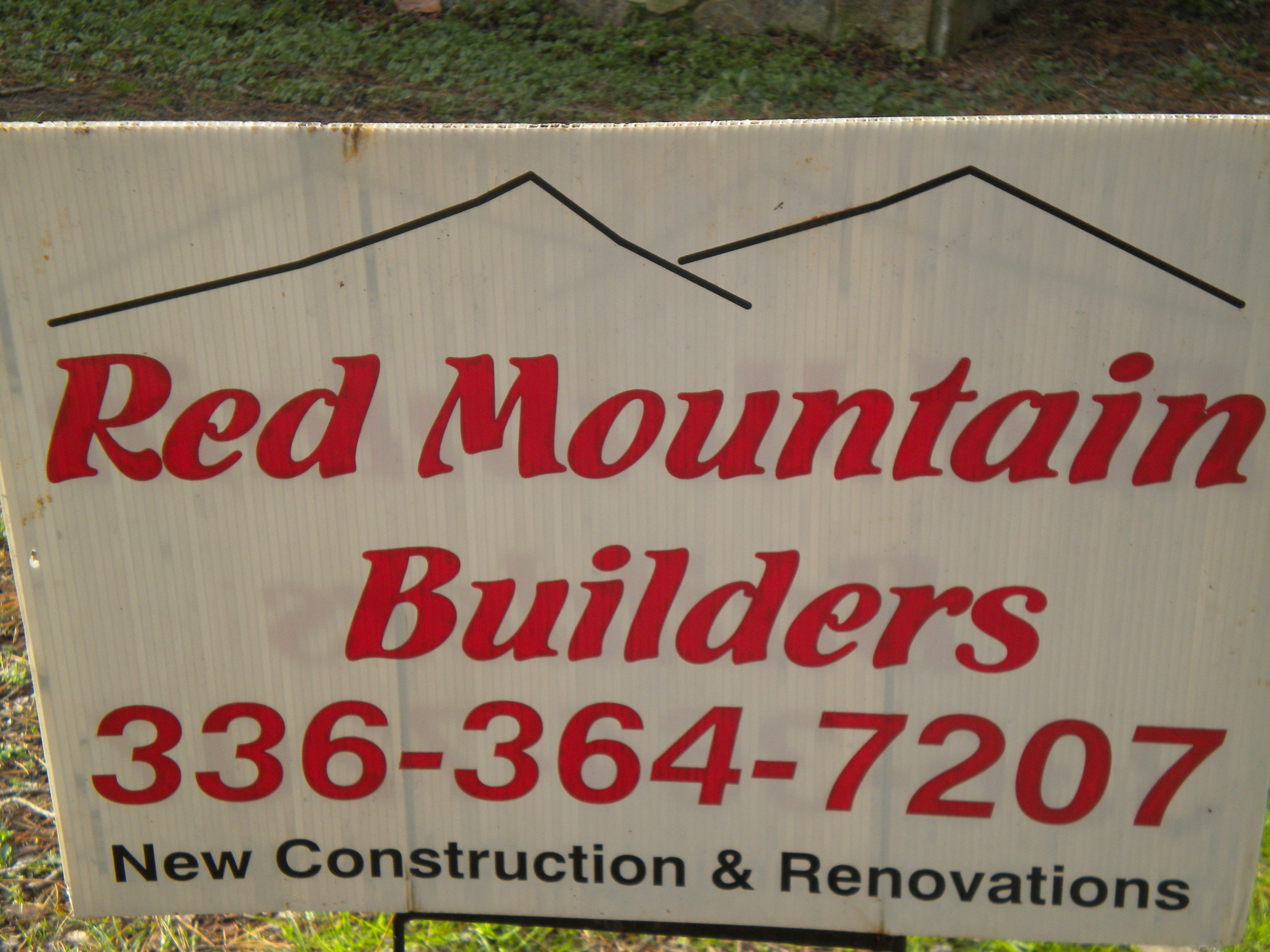 Red Mountain Builders Logo