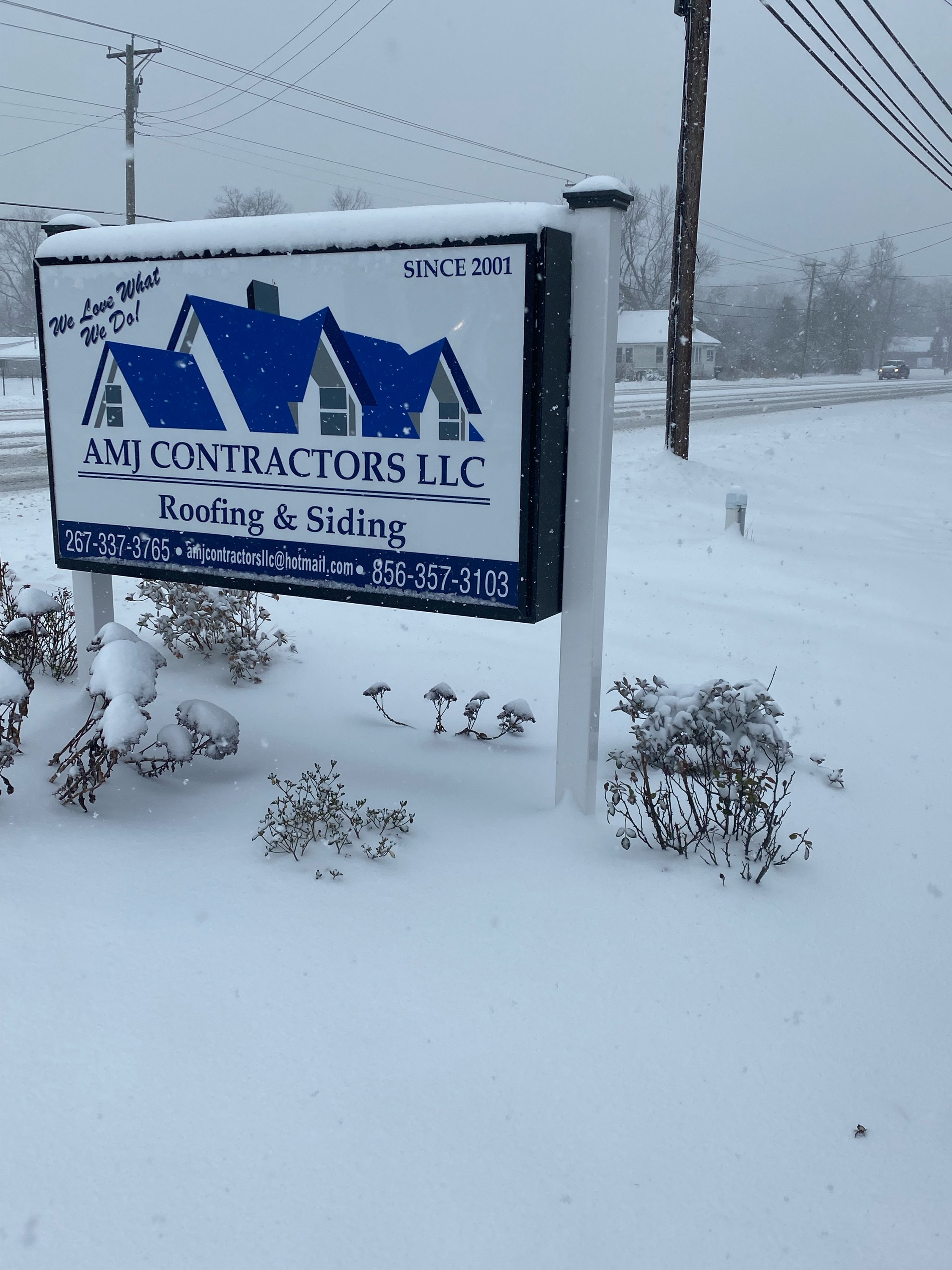 AMJ Contractors, LLC Logo