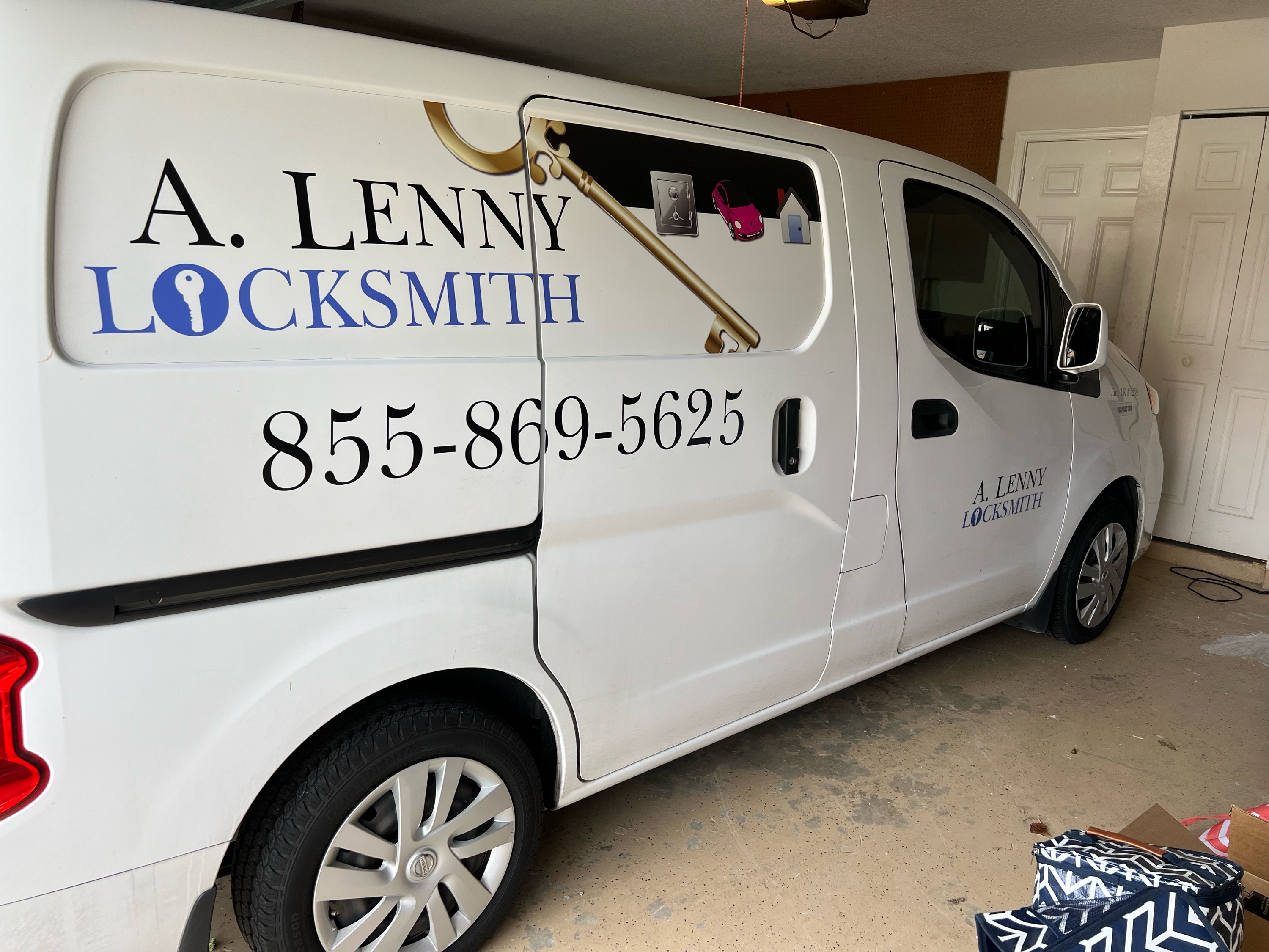 A Lenny Locksmith, Inc. Logo