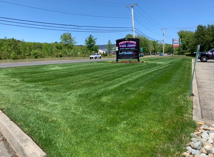 MidAtlantic Landscaping, LLC Logo