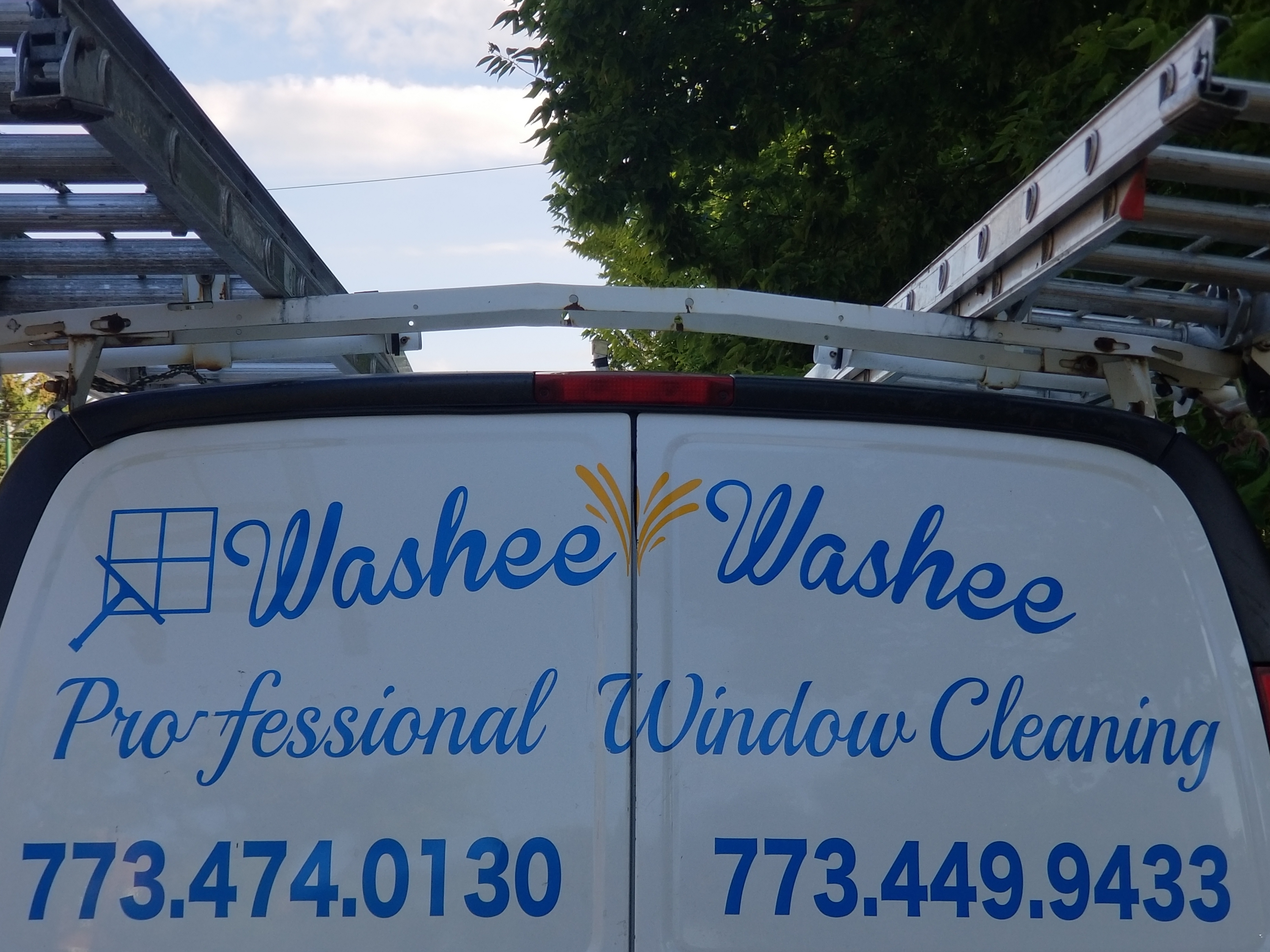 Washee Washee Professional Window Cleaning Logo