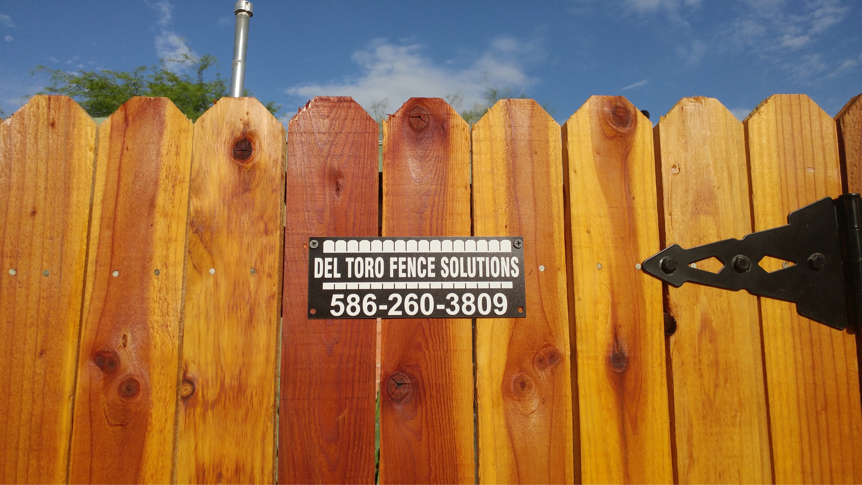 Del Toro Fence Solutions Logo