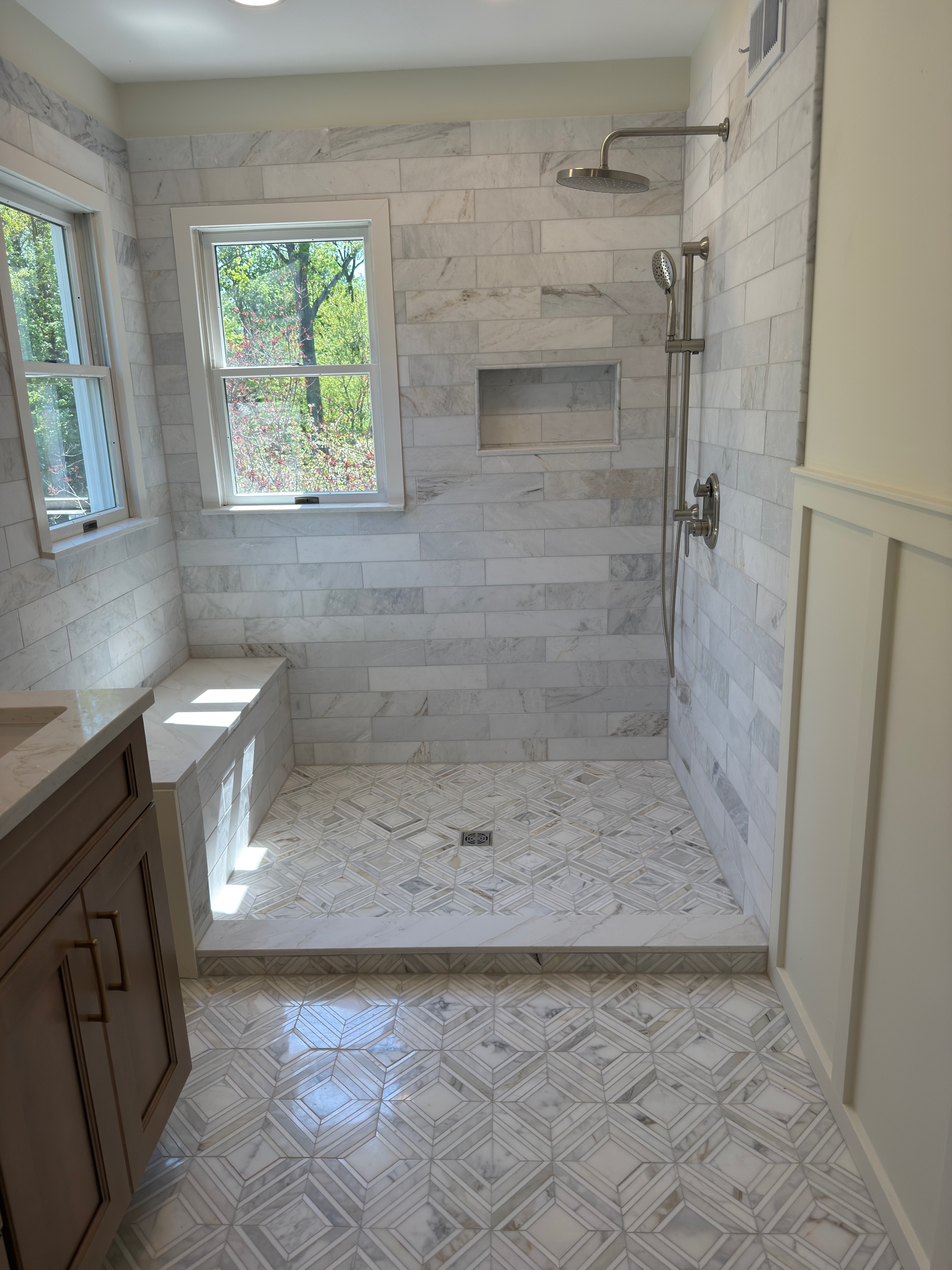 AMS Home Improvements, LLC Logo