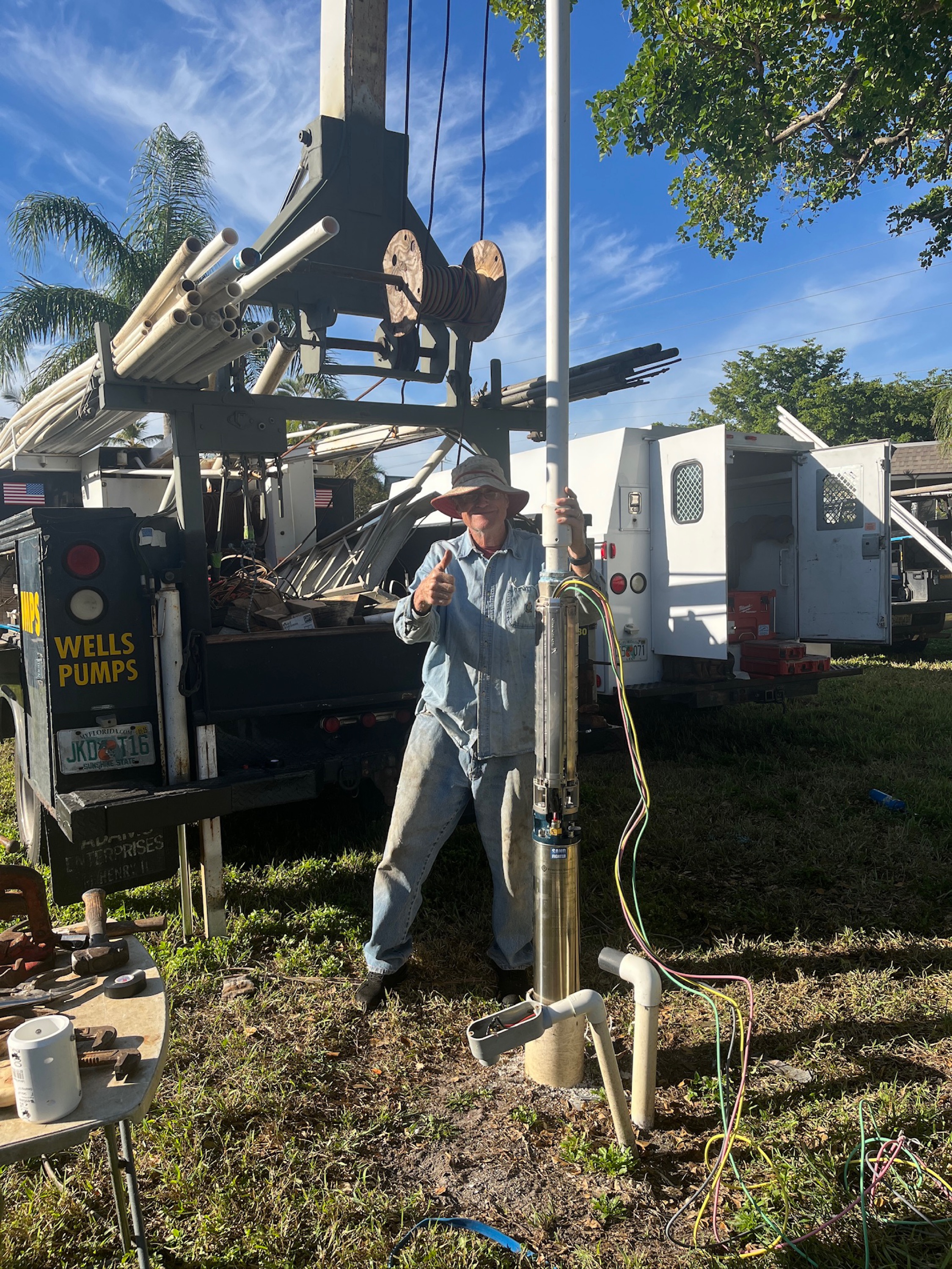 Smokey's Pump and Water Service Logo