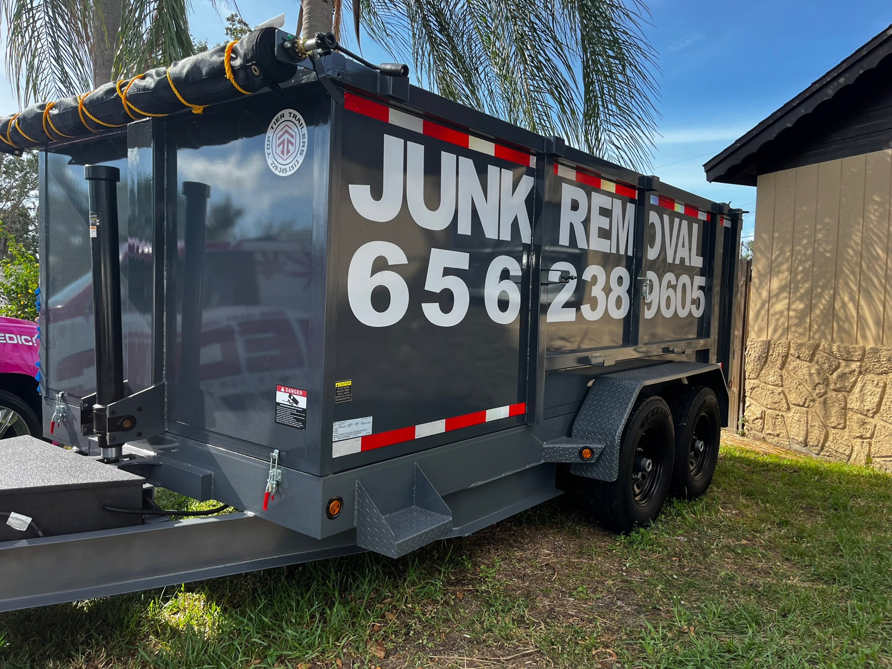 Junk Removal 656-238-9605 Logo