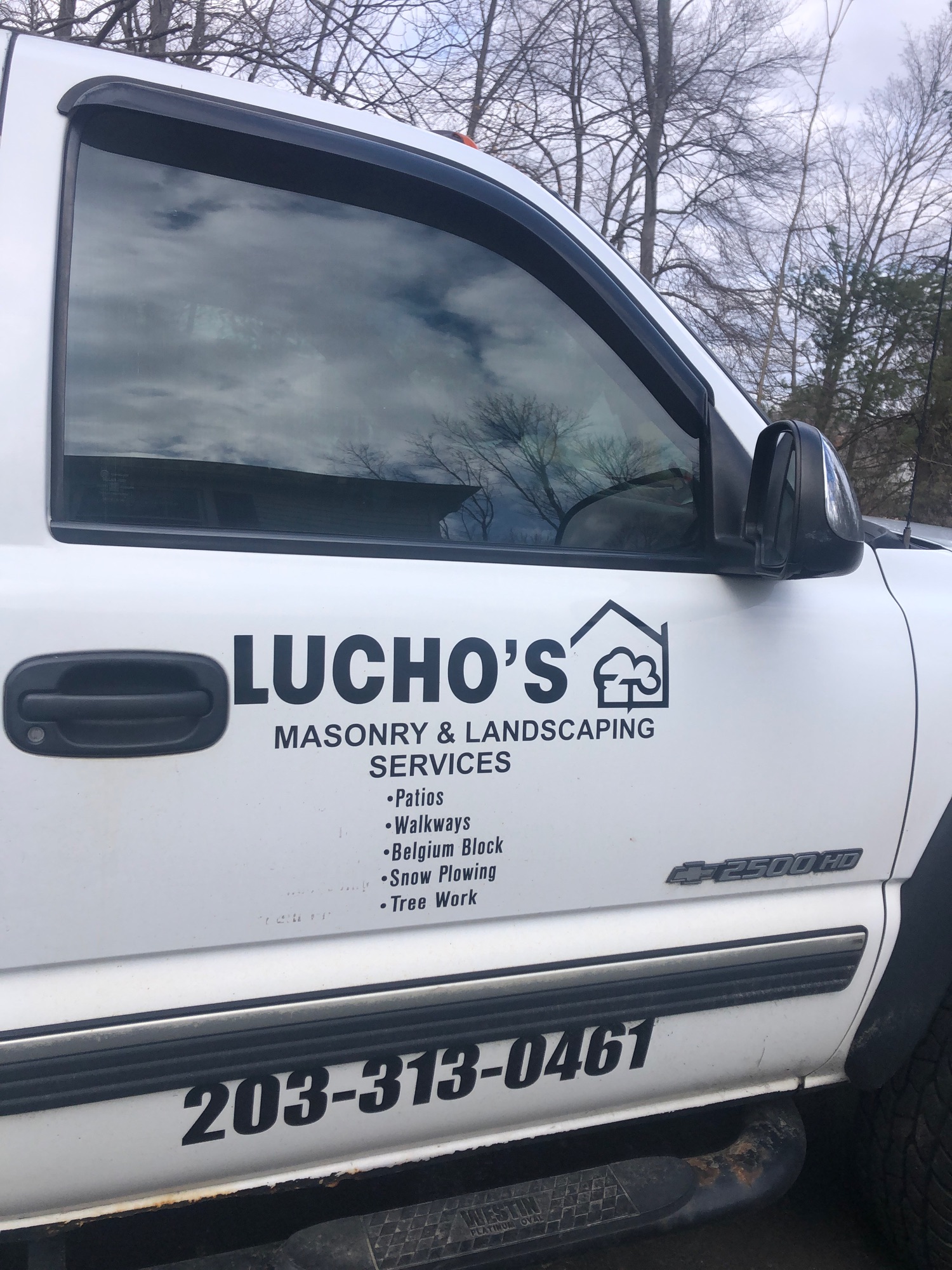 Lucho's Landscaping Logo