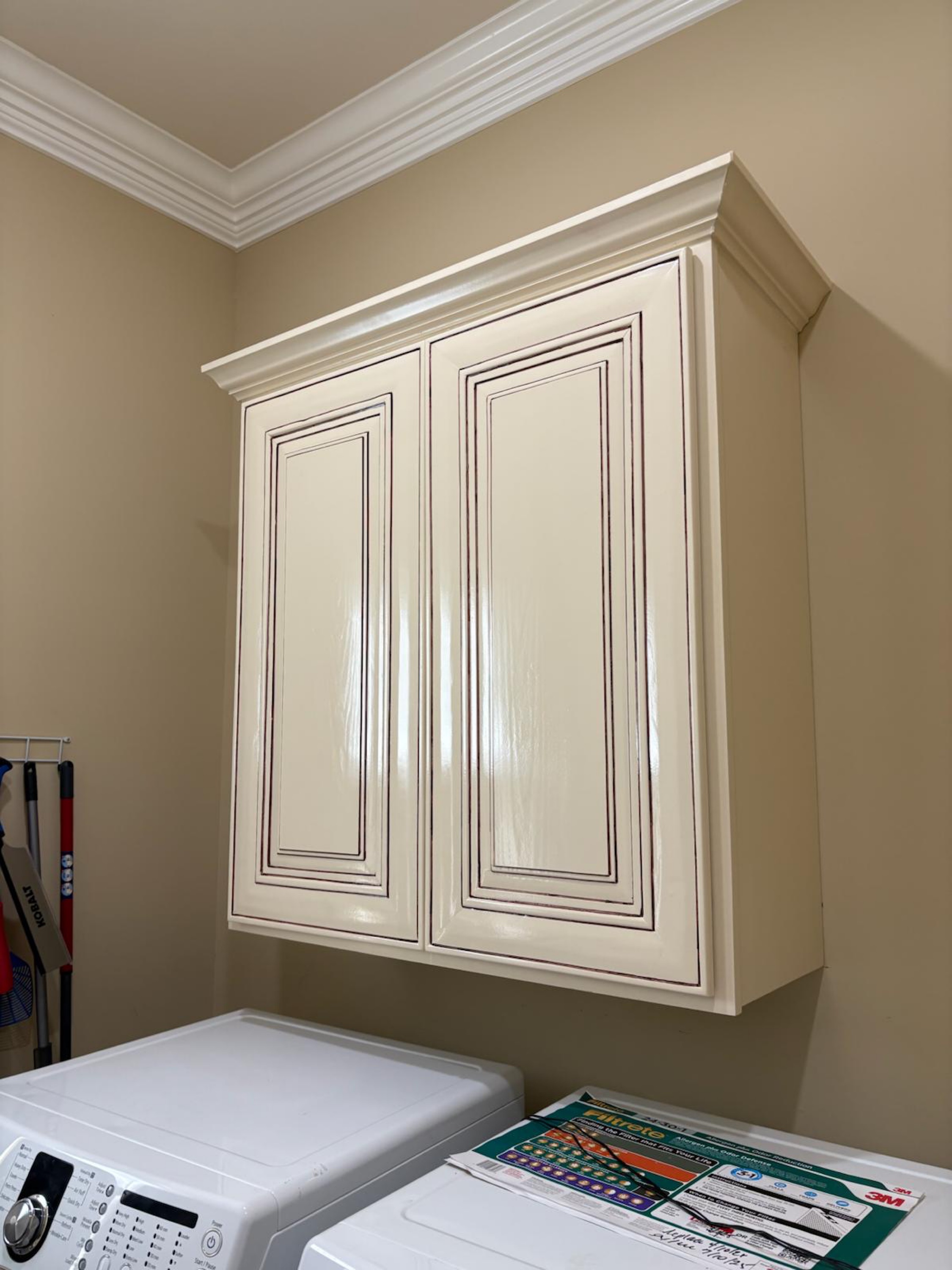 Leo's Cabinets & Millwork Logo