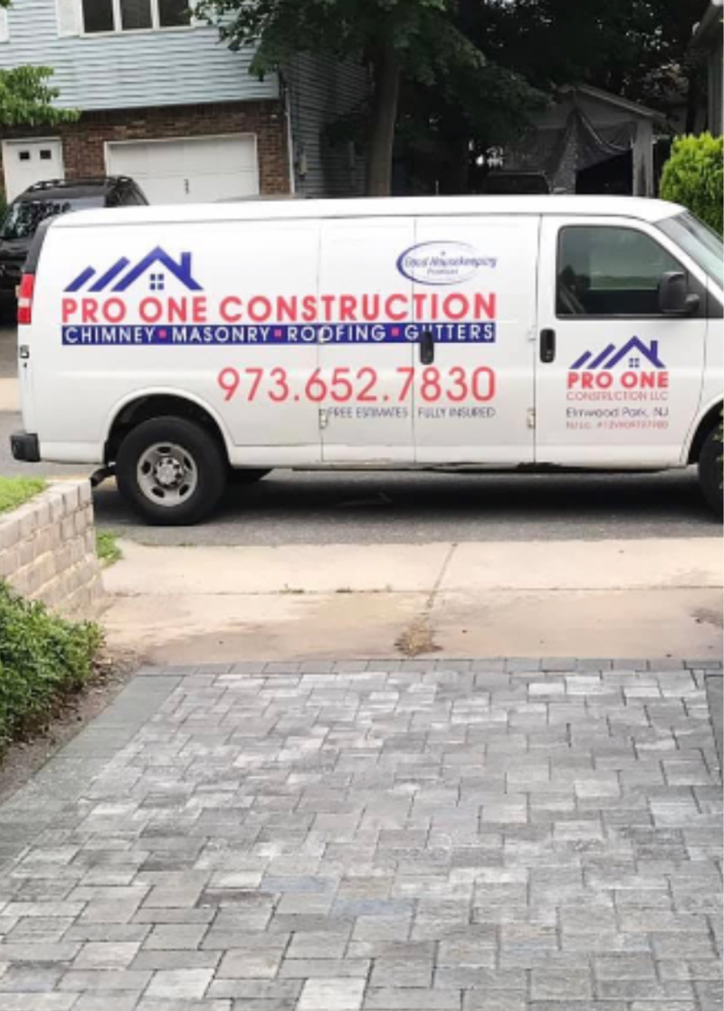 Pro One Construction, LLC Logo