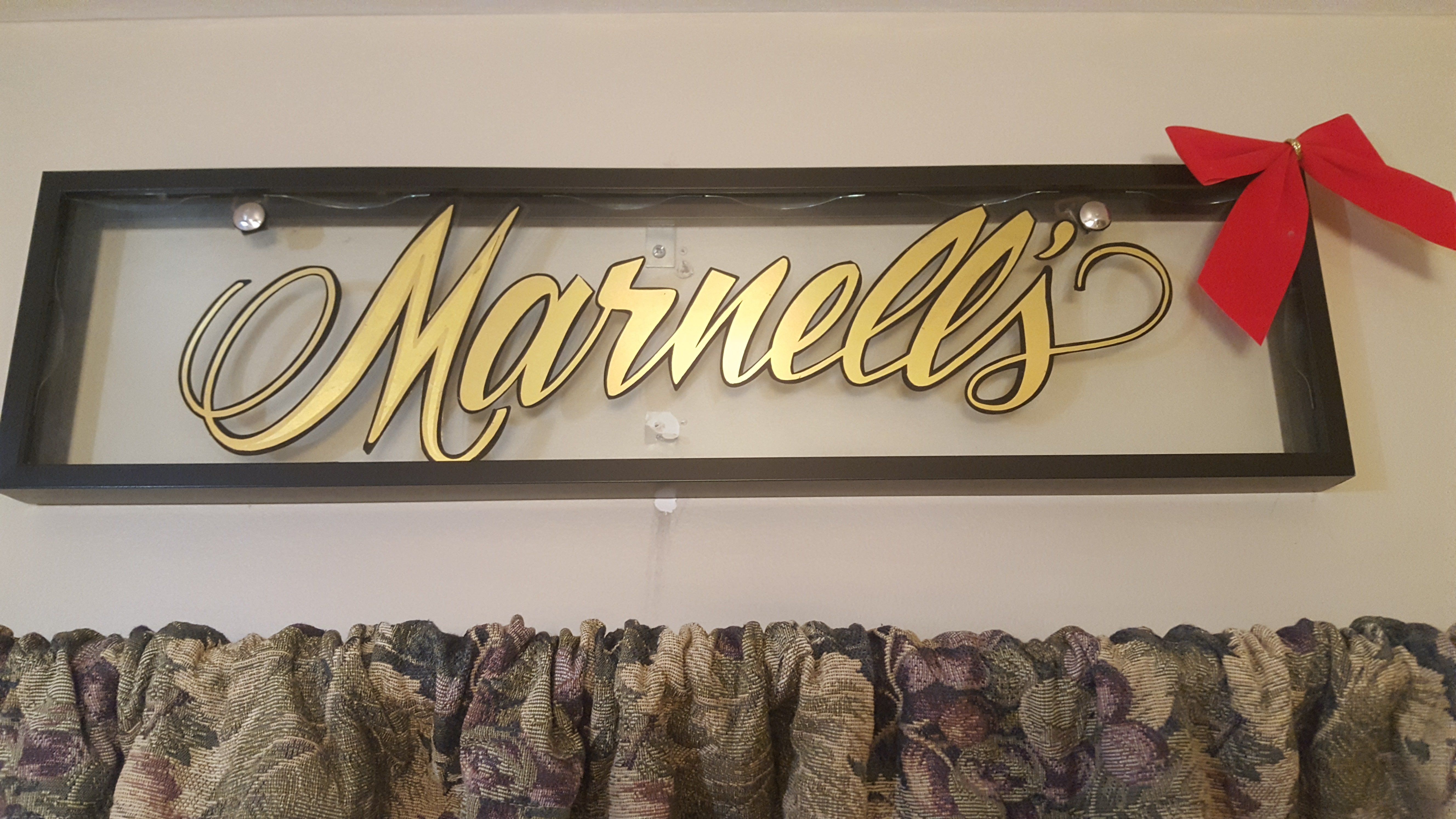 Marnell's Cleaning Service Logo