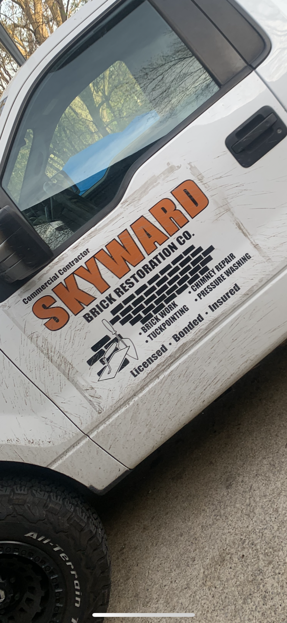 Skyward Tuckpointing and Brick Restoration Logo
