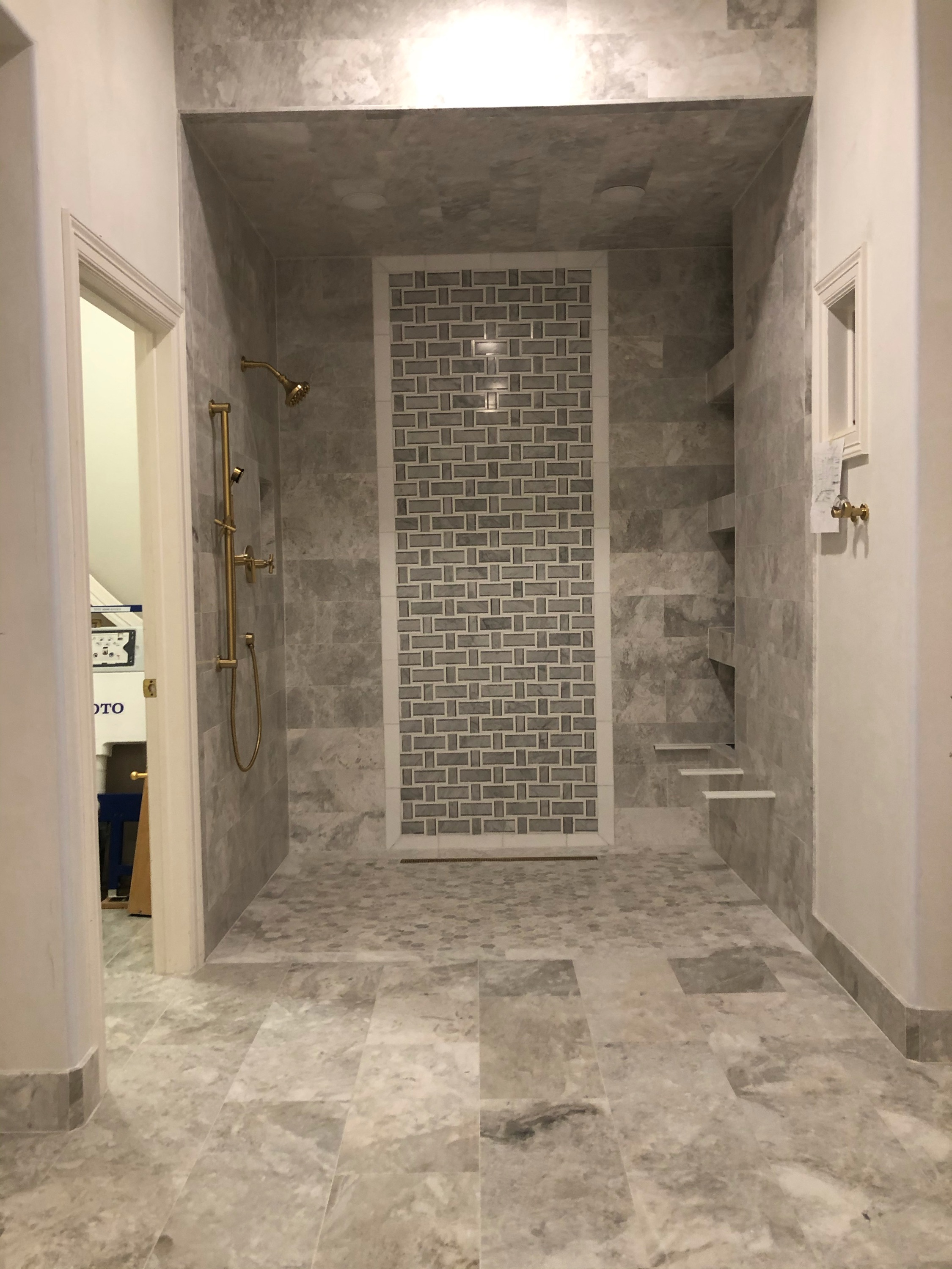 Osorio's Flooring & Remodeling Logo