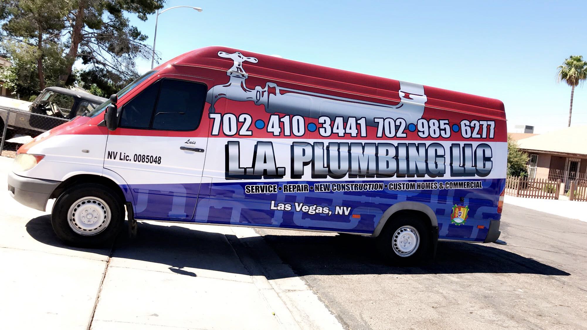 LA Plumbing, LLC Logo