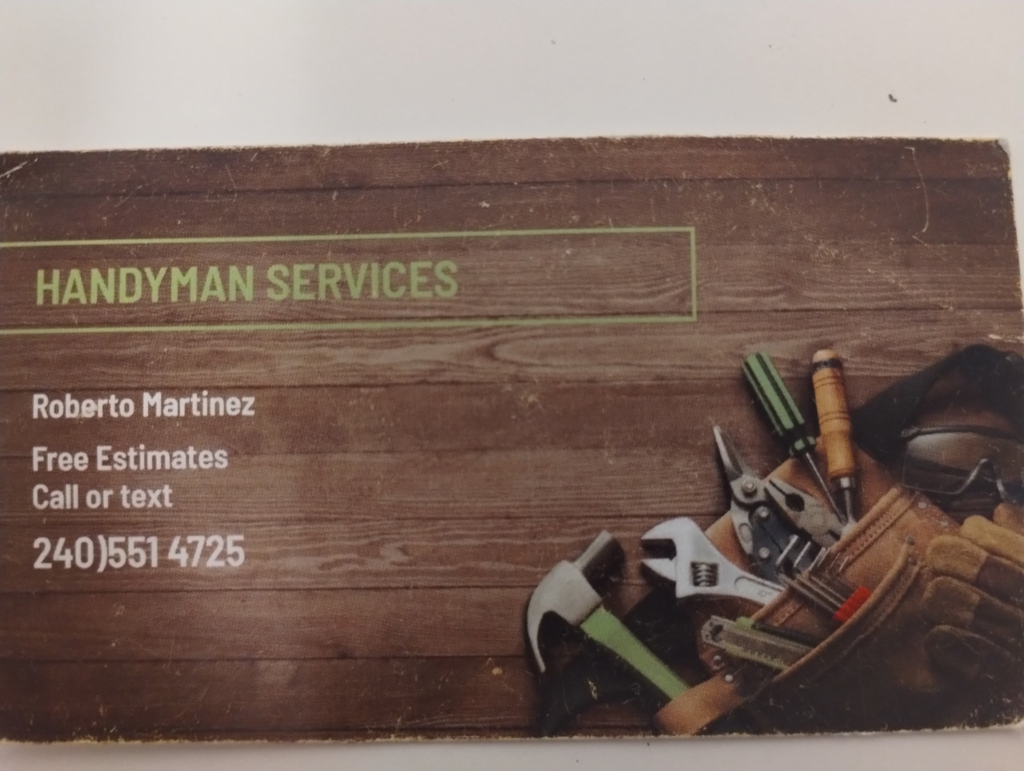 Roberto Martinez Handyman Services Logo