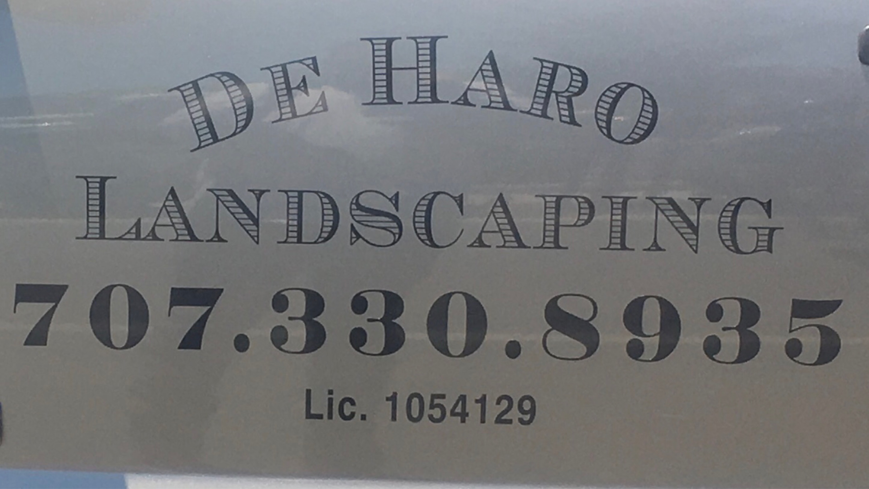 De Haro Landscaping Logo