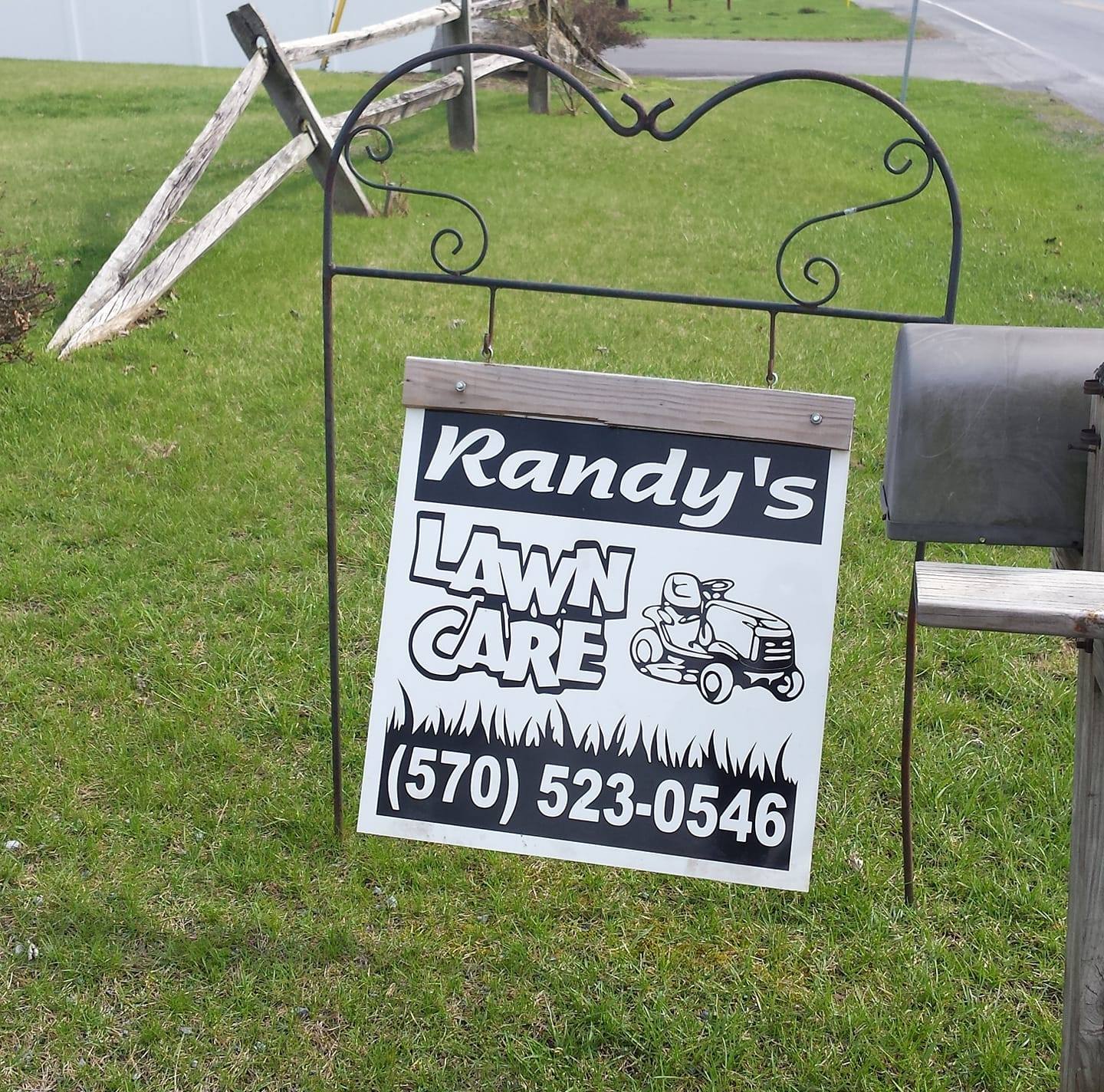 Randy's Lawn Care & Power Washing Logo