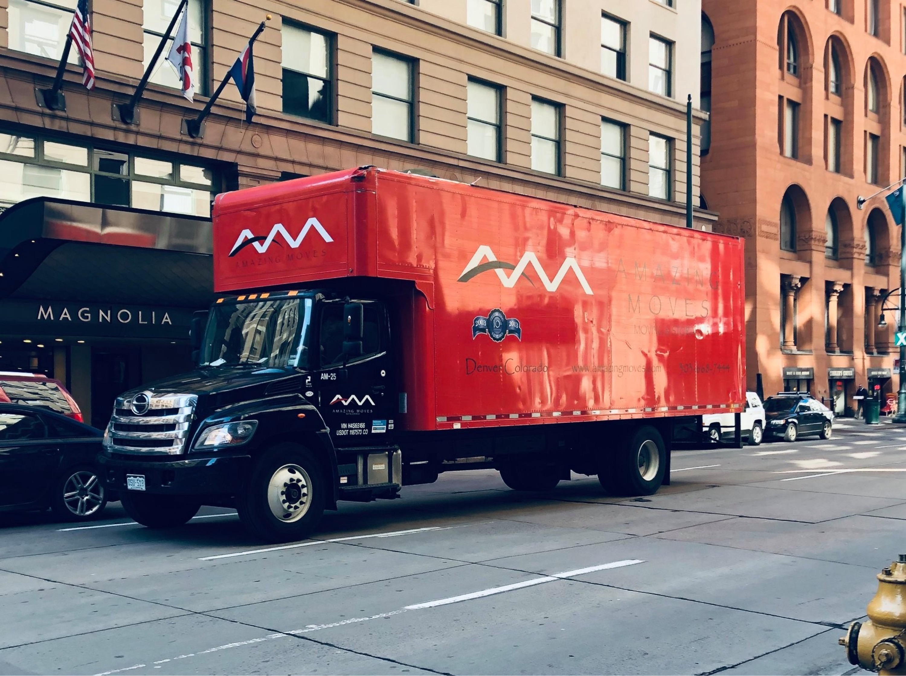 AMAZING MOVES, MOVING AND STORAGE, LLC Logo