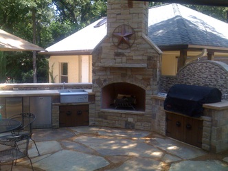Regal Custom Pools and Spas logo