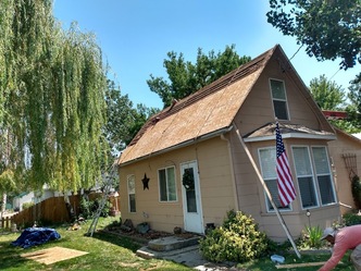 Lee's Roofing LLC logo