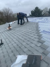 Leo's Roofing logo