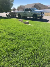 Logo for Lee's Lawn Care & Yard Cleanup