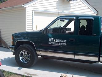 D's Lawncare logo