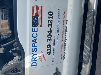 Dryspace LLC logo