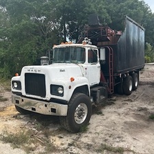 Logo for Pioneer Grapple and Recycling