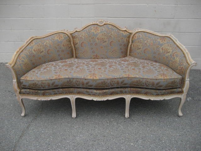 Avatar for Yi's Upholstery Interiors