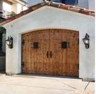 Chris' Garage Doors logo